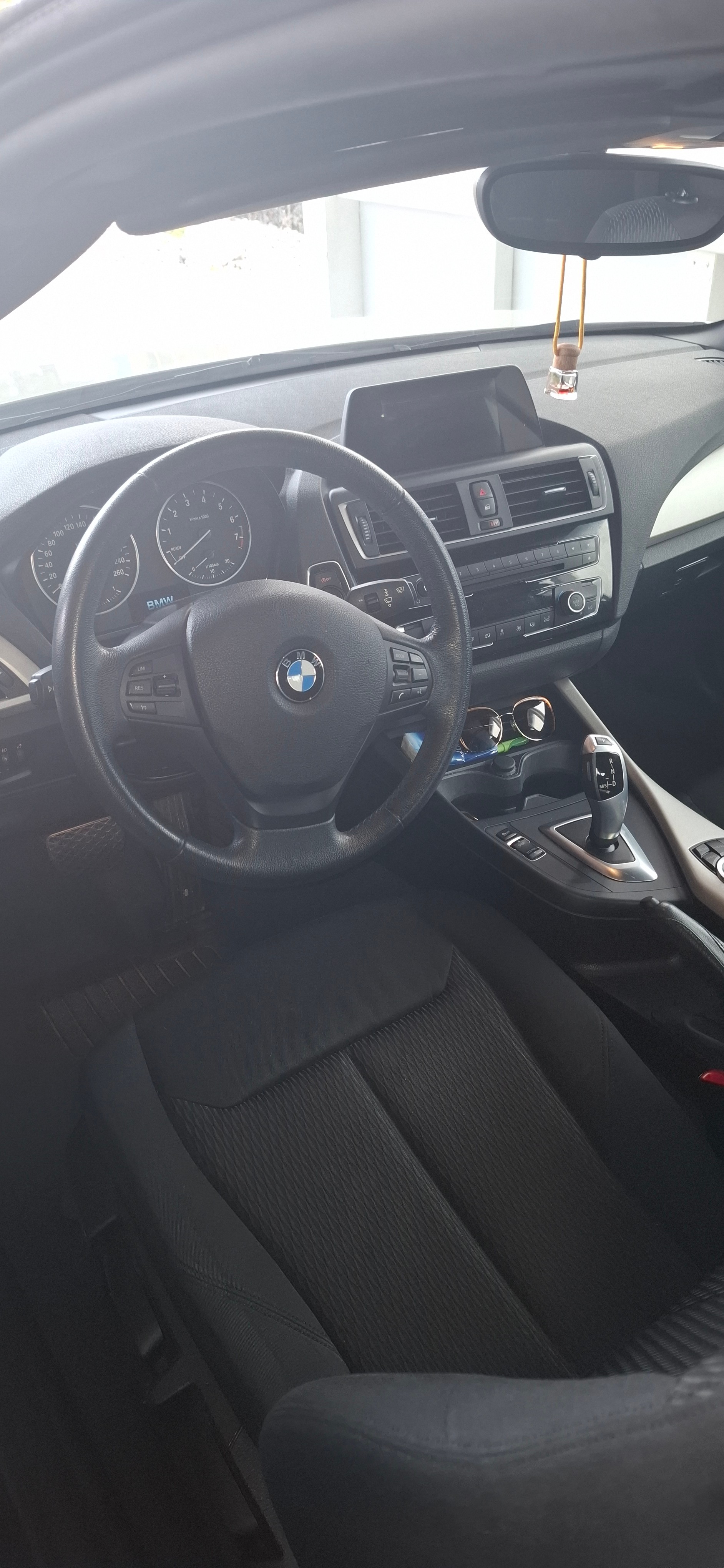 BMW 218i-image-3