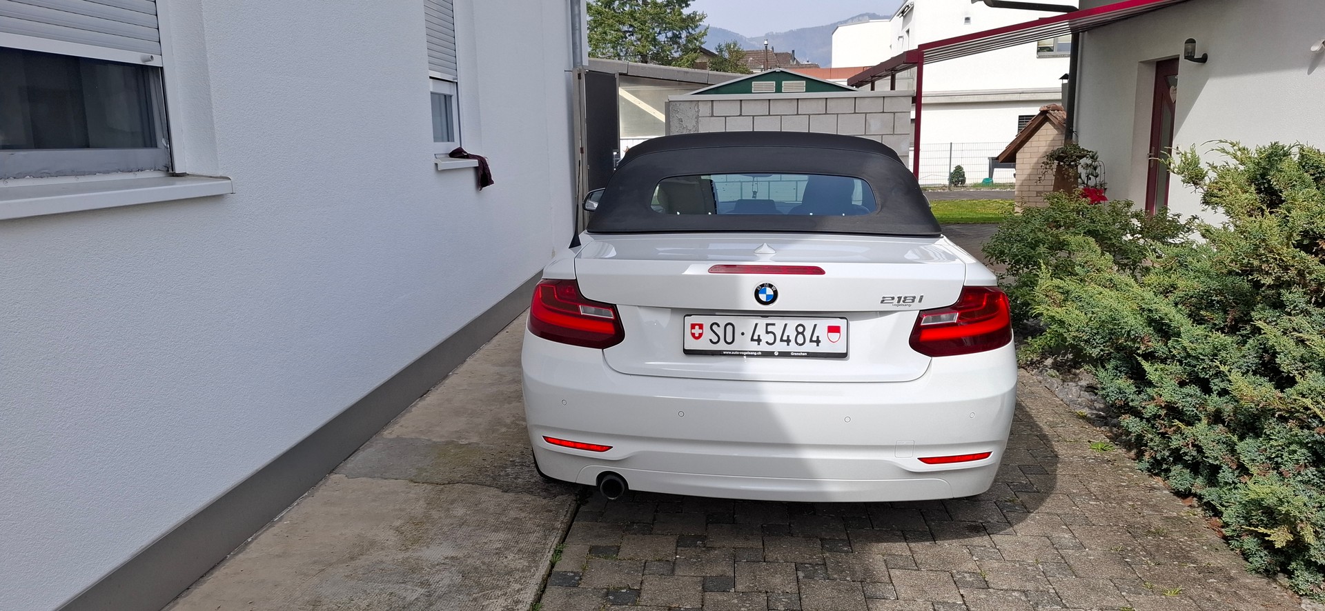 BMW 218i-image-2