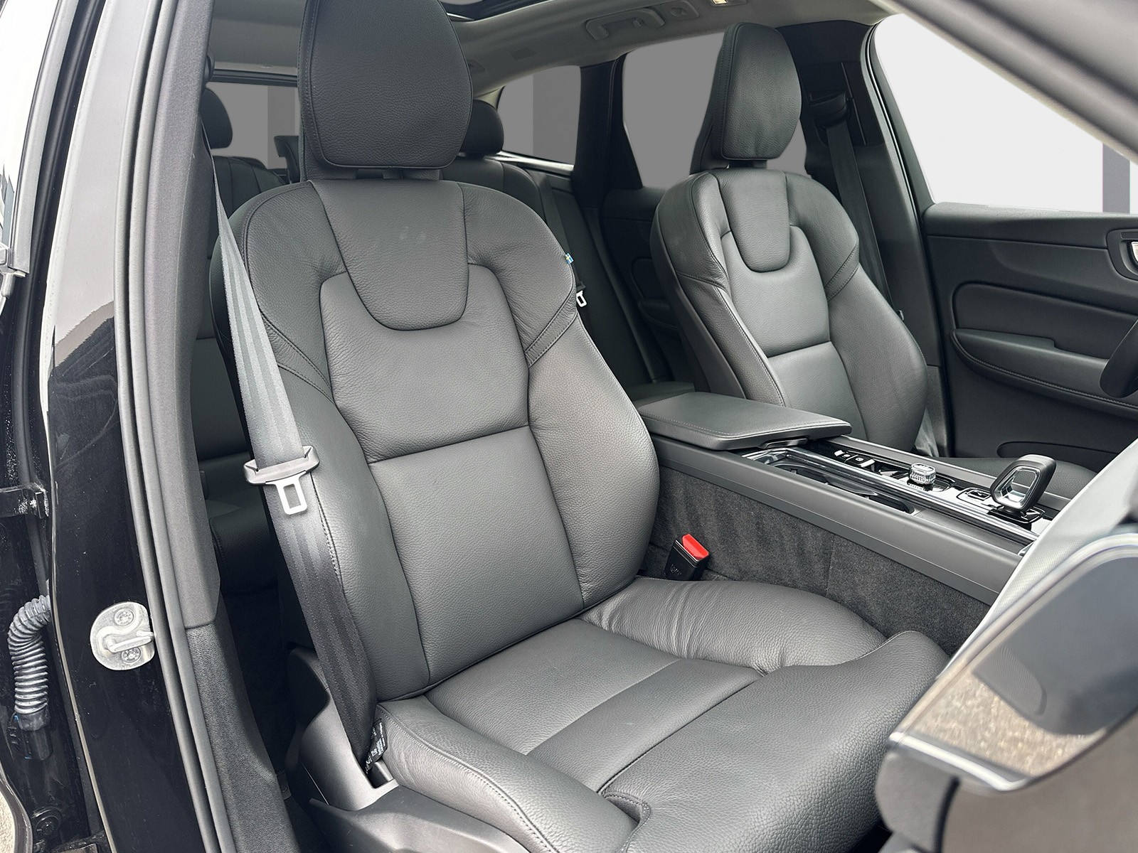 VOLVO XC60 2.0 T6 TE Plus Dark eAWD-image-12