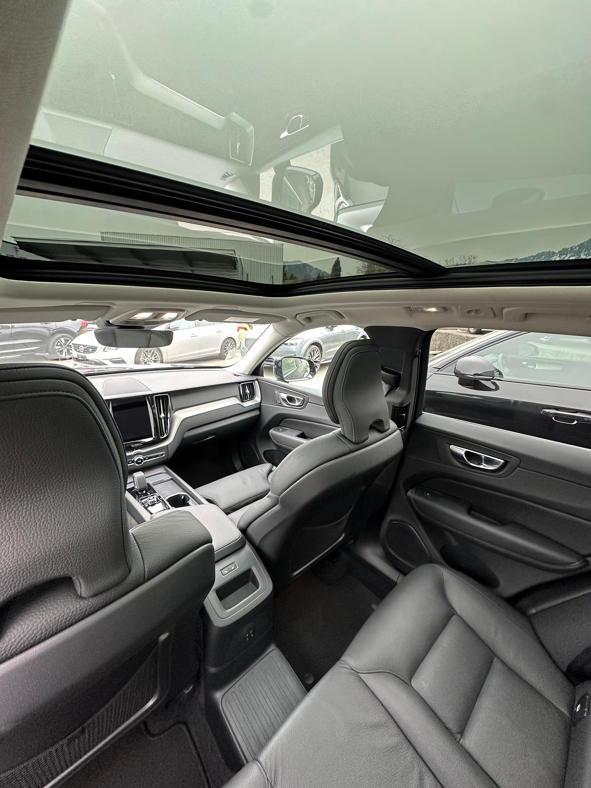 VOLVO XC60 2.0 T6 TE Plus Dark eAWD-image-15