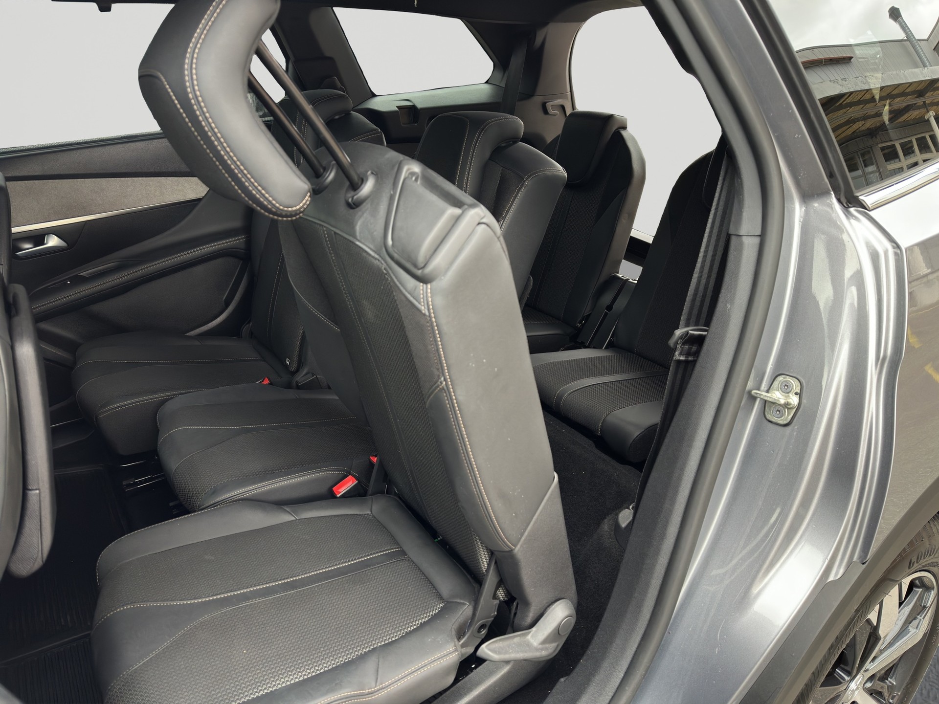 PEUGEOT 5008 1.2 Pure Tech 7Pl. GT EAT8-image-7