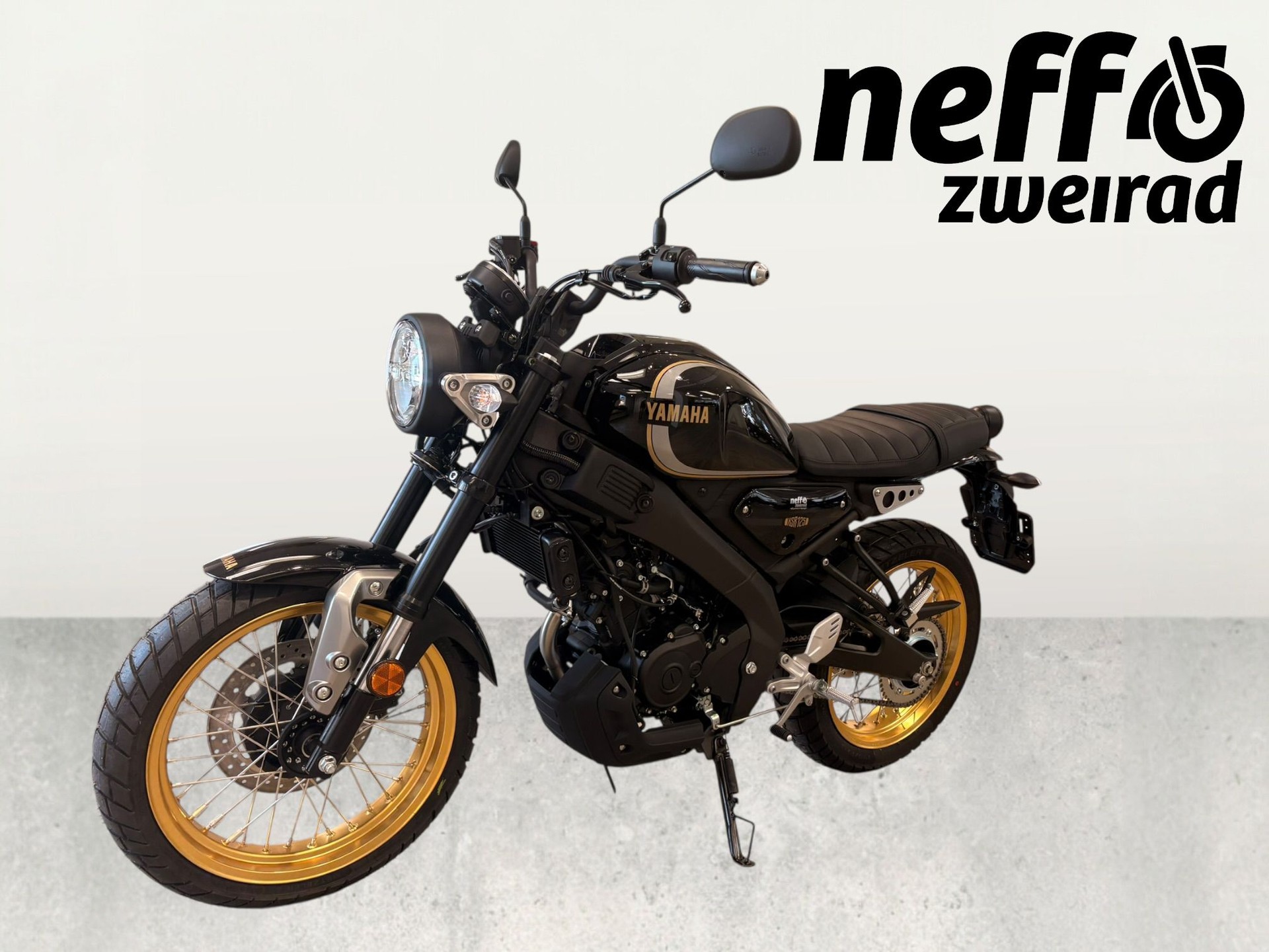 YAMAHA XSR 125 Legacy Akrapovic-image-1