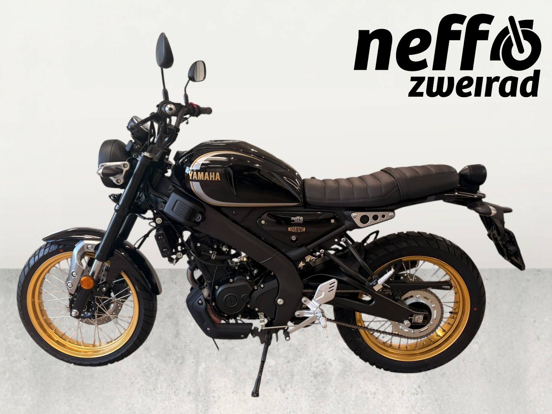 YAMAHA XSR 125 Legacy Akrapovic-image-2
