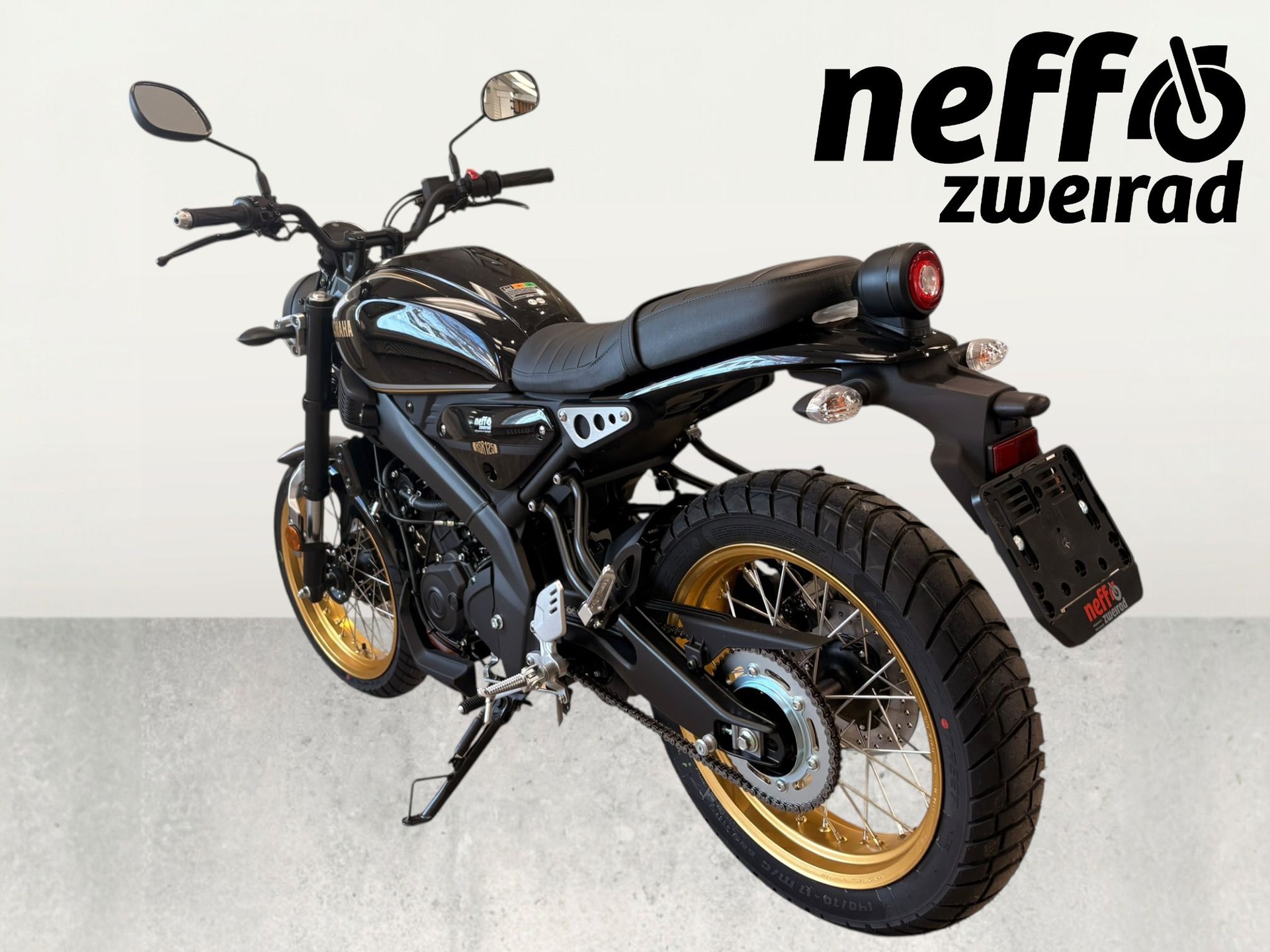YAMAHA XSR 125 Legacy Akrapovic-image-3