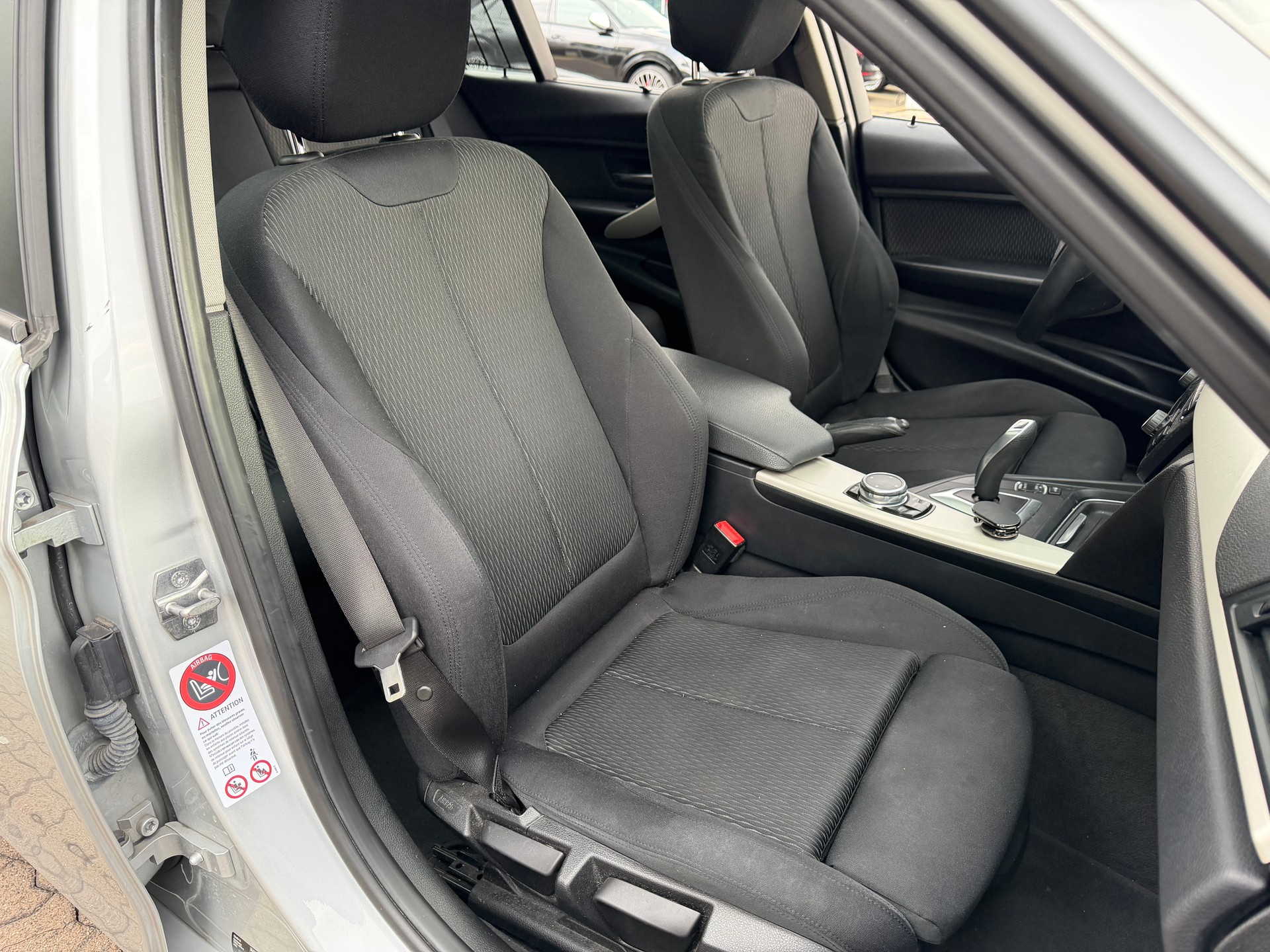 BMW 320d xDrive Touring Luxury Line Steptronic-image-12