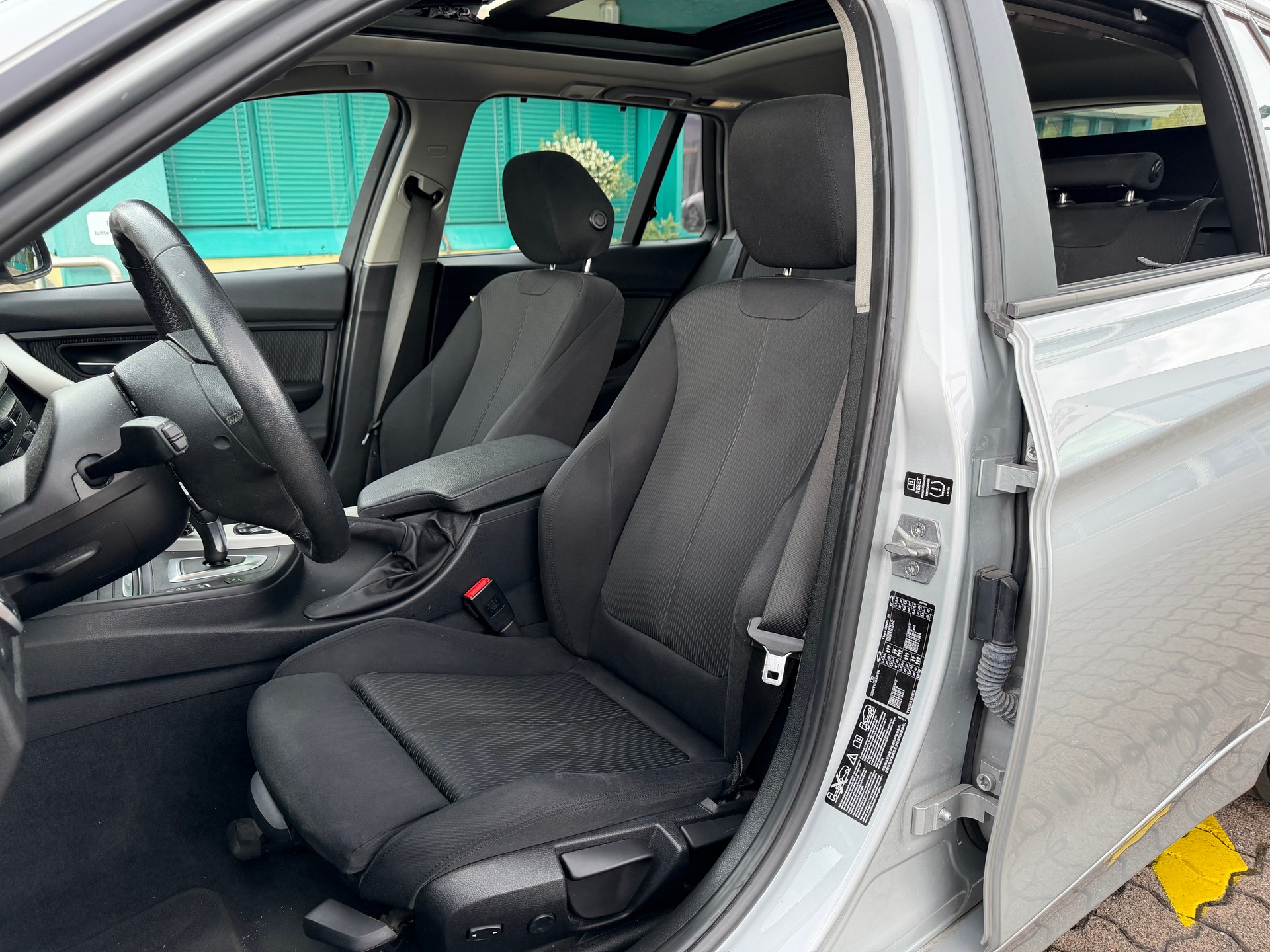BMW 320d xDrive Touring Luxury Line Steptronic-image-9