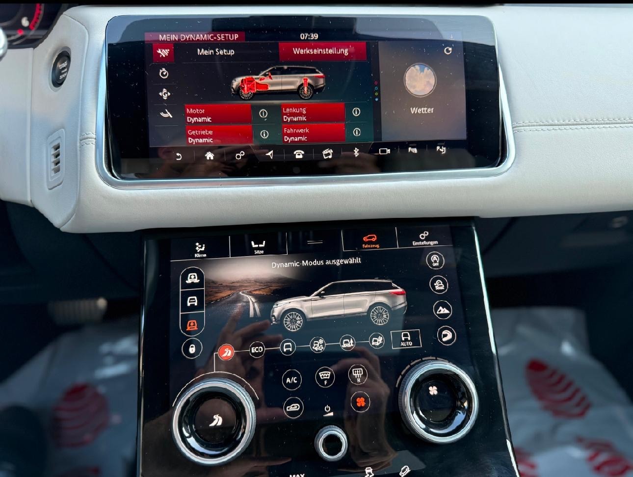 LAND ROVER Range Rover Velar R-Dynamic D 300 S Automatic-image-7