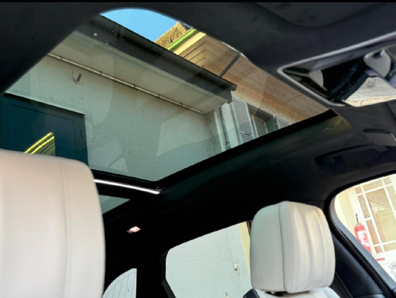 LAND ROVER Range Rover Velar R-Dynamic D 300 S Automatic-image-5