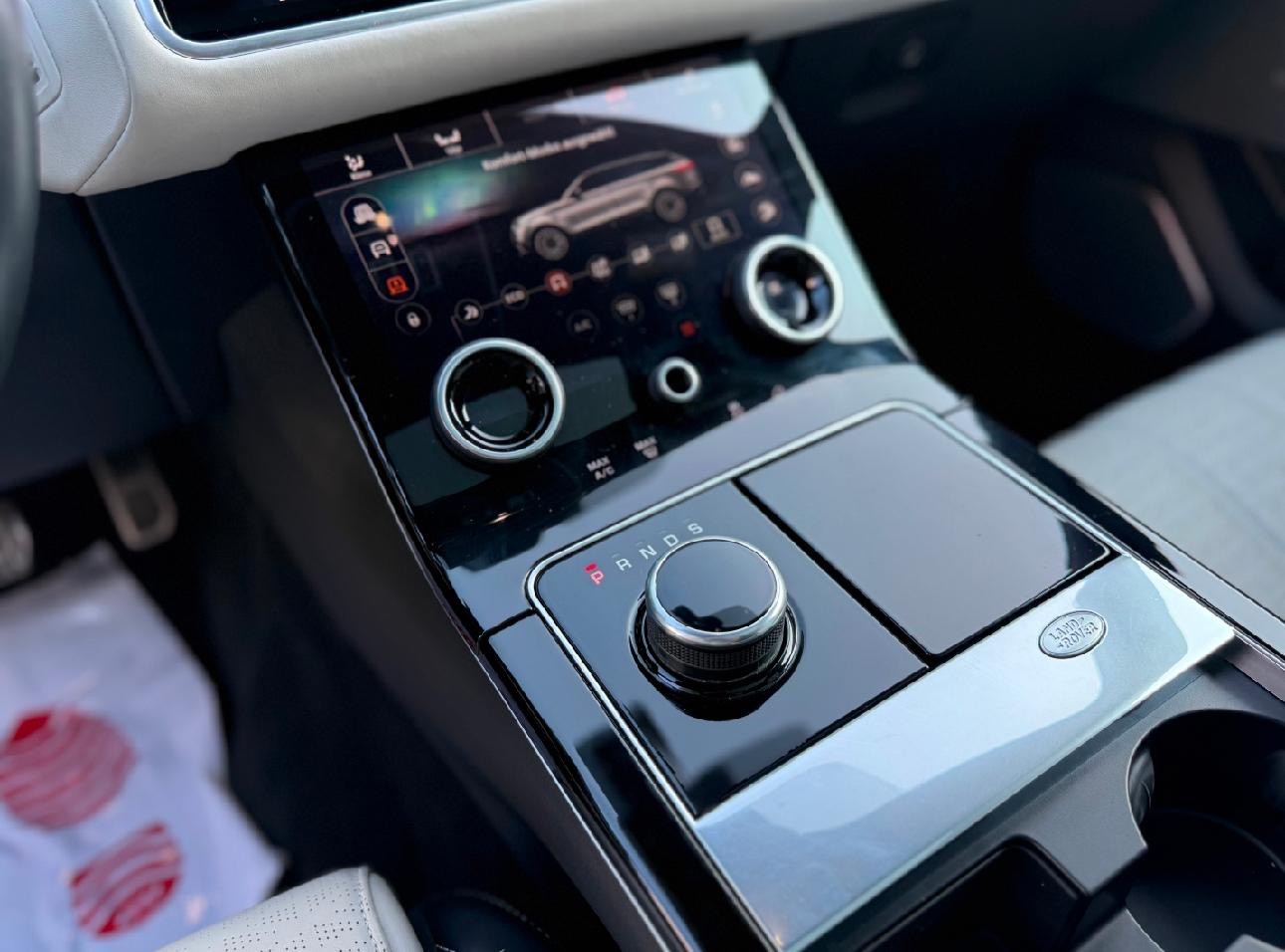 LAND ROVER Range Rover Velar R-Dynamic D 300 S Automatic-image-6