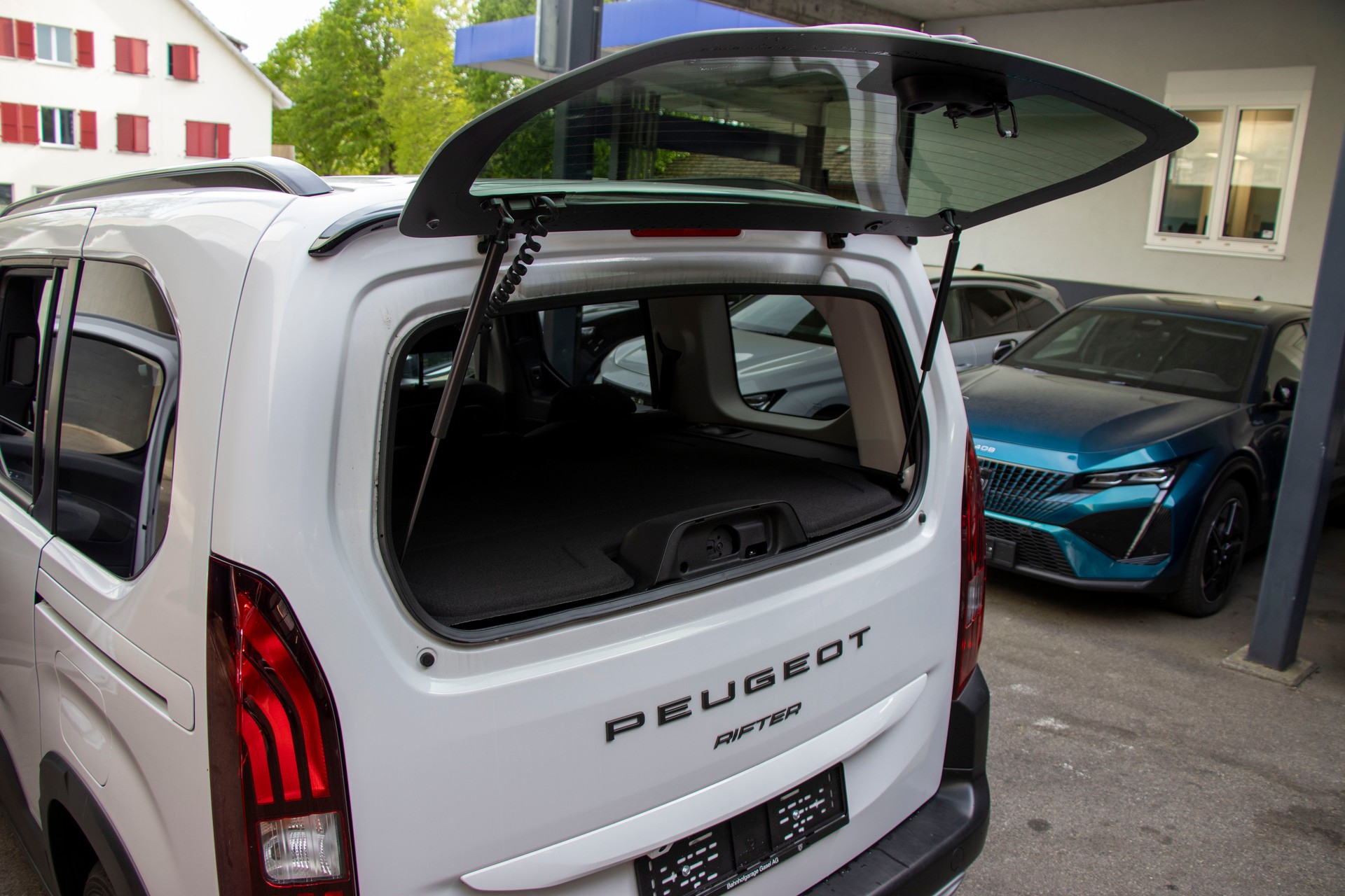 PEUGEOT Rifter 1.5 BlueHDi GT EAT8-image-4
