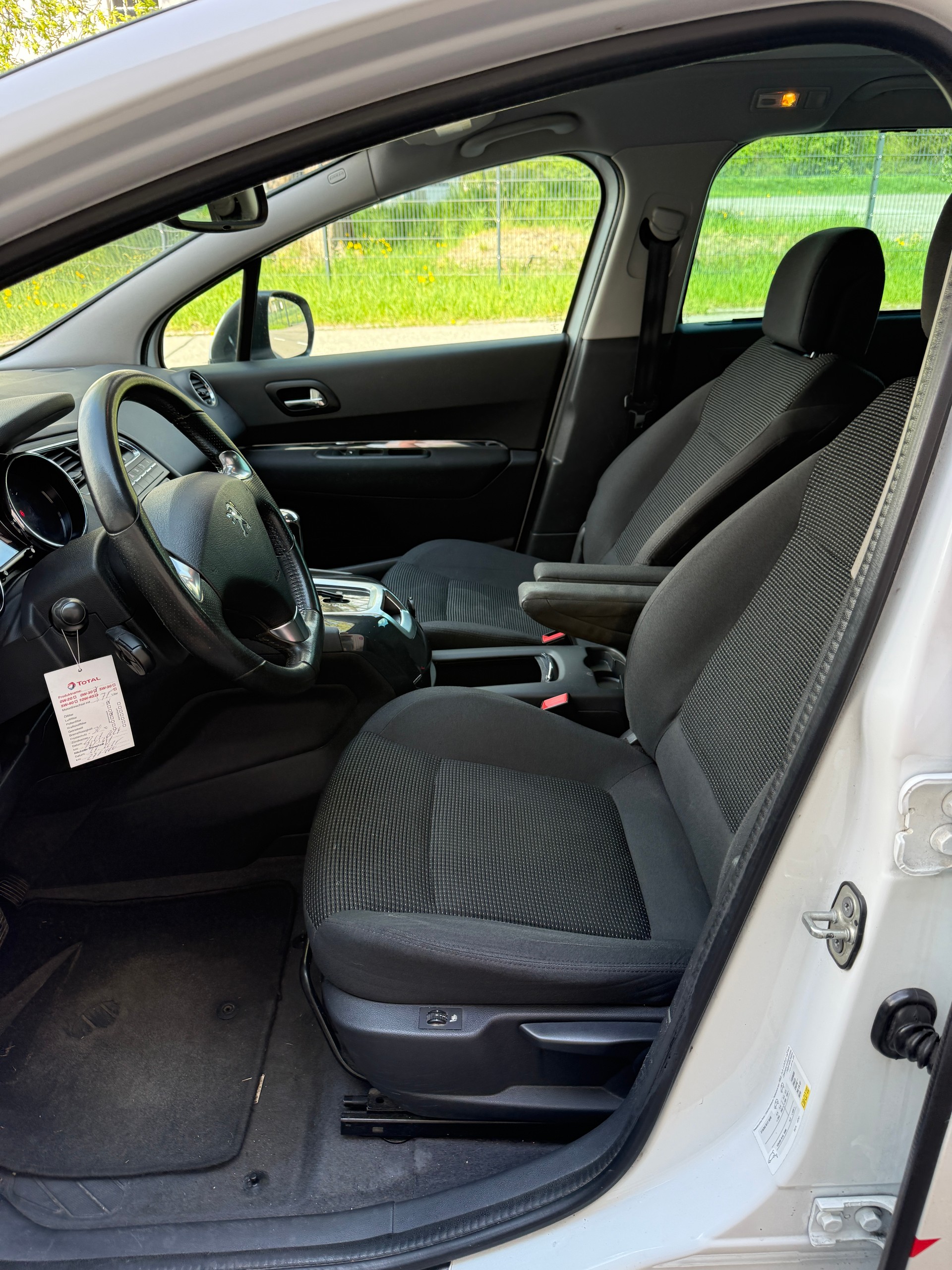 PEUGEOT 5008 1.6 BlueHDi Sensation Tiptronic-image-8