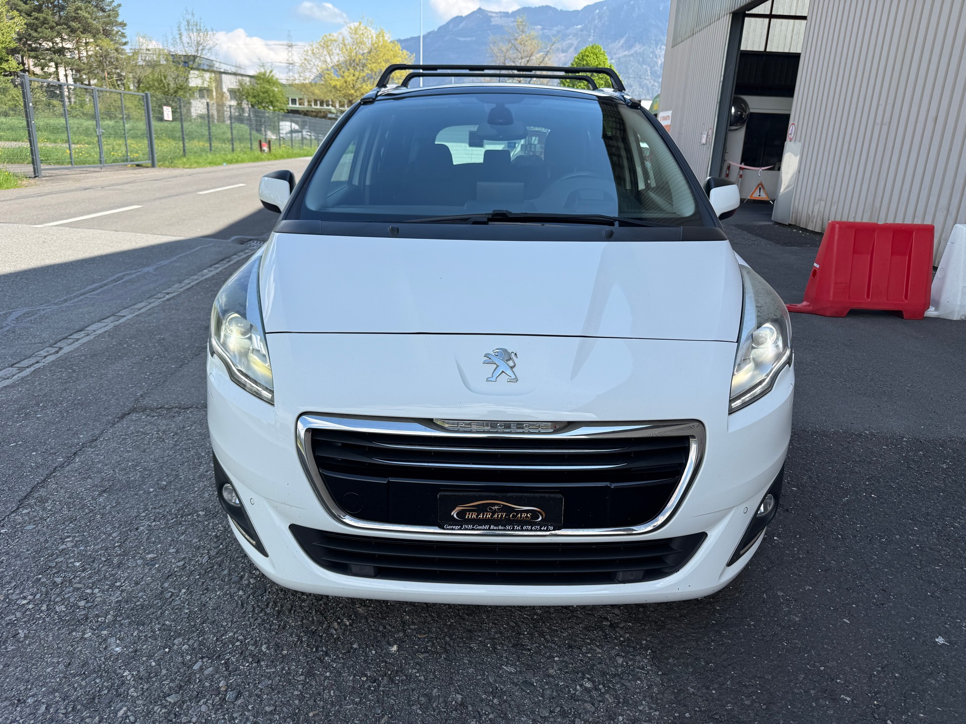 PEUGEOT 5008 1.6 BlueHDi Sensation Tiptronic-image-0