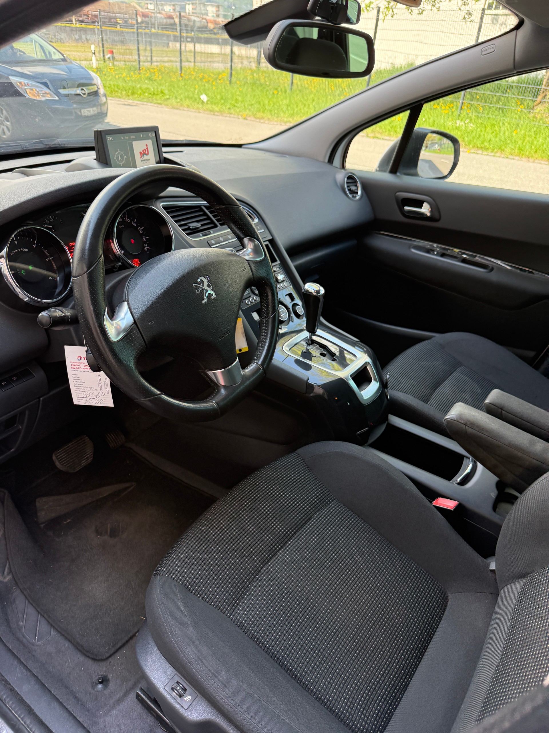 PEUGEOT 5008 1.6 BlueHDi Sensation Tiptronic-image-9