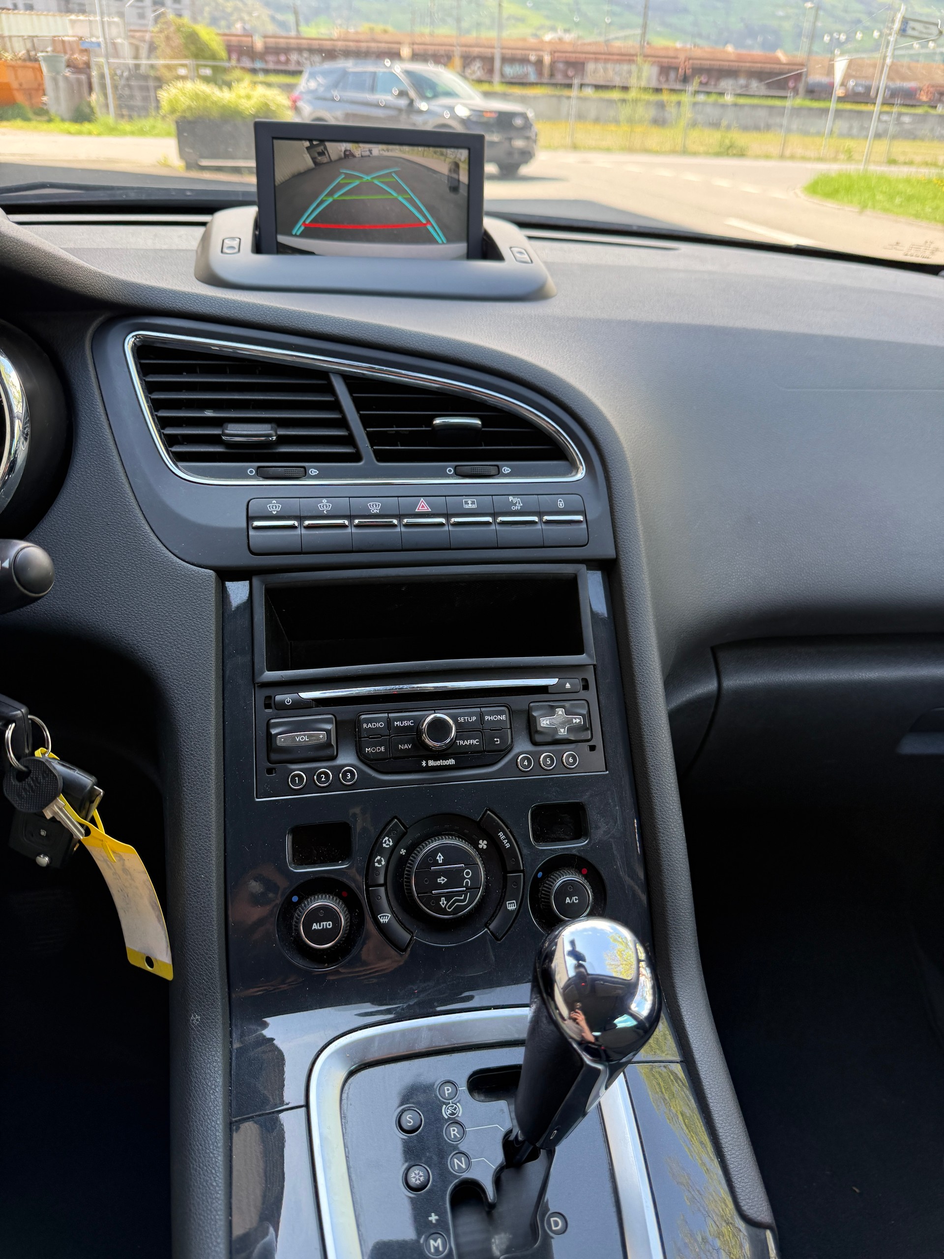 PEUGEOT 5008 1.6 BlueHDi Sensation Tiptronic-image-13