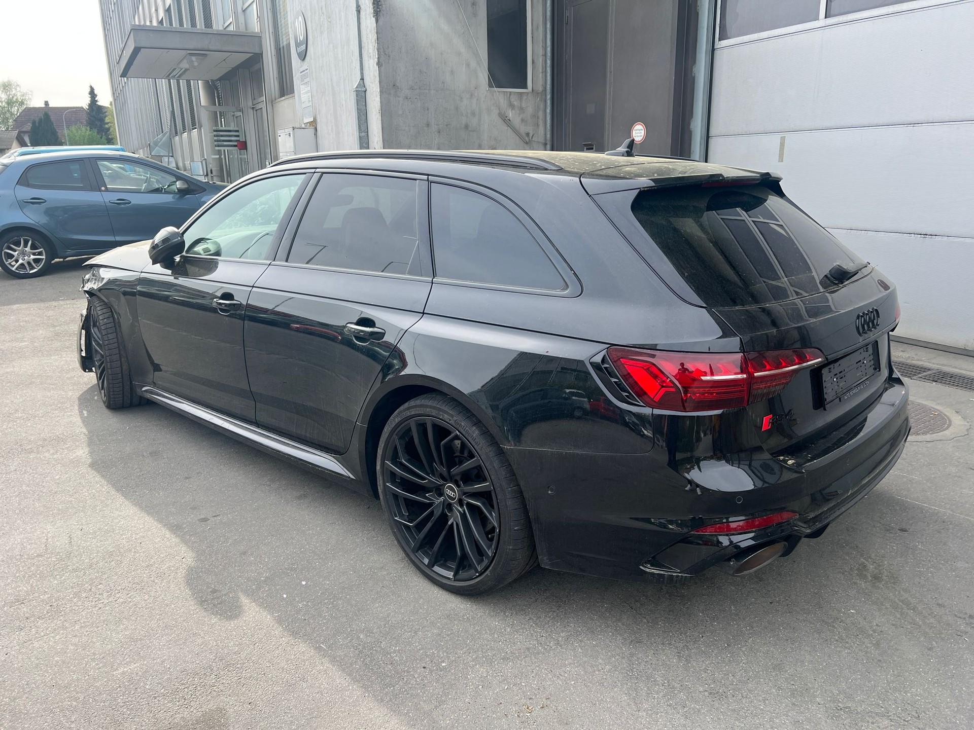 AUDI RS4 Avant quattro tiptronic-image-5
