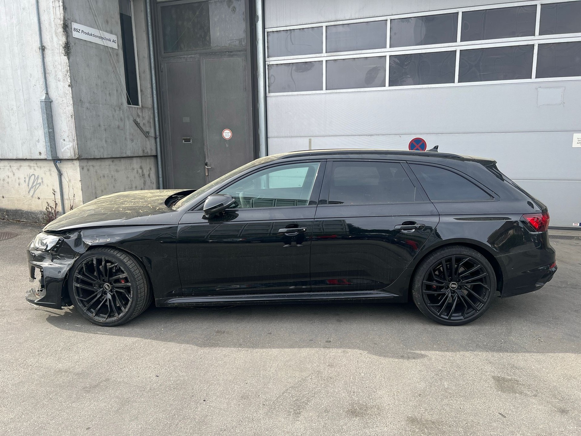 AUDI RS4 Avant quattro tiptronic-image-3