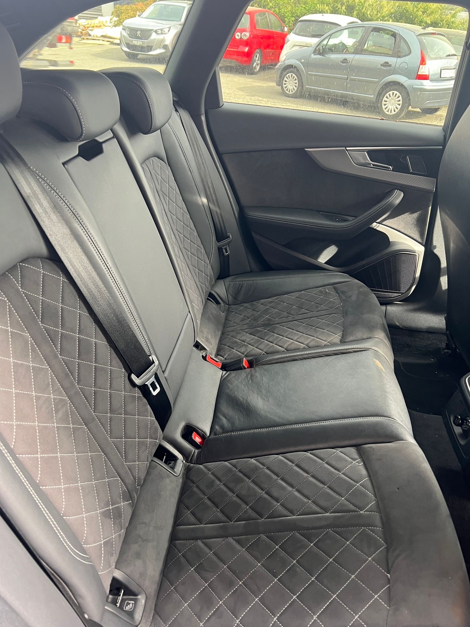 AUDI RS4 Avant quattro tiptronic-image-11