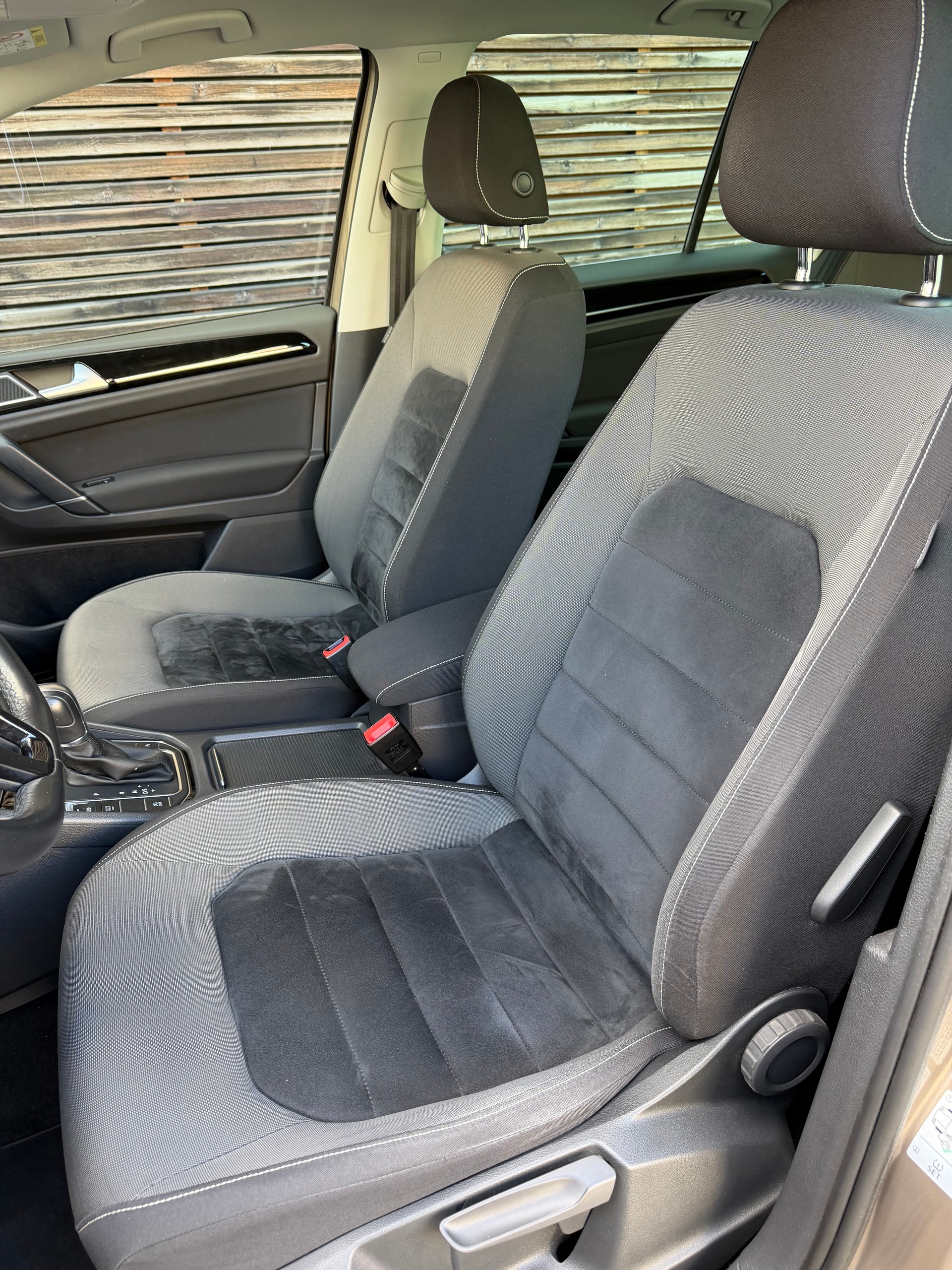 VW Golf Sportsvan 2.0 TDI Highline DSG-image-12