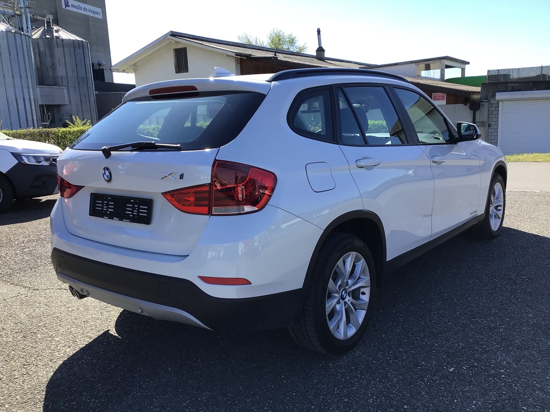 BMW X1 xDrive 20i Steptronic-image-12
