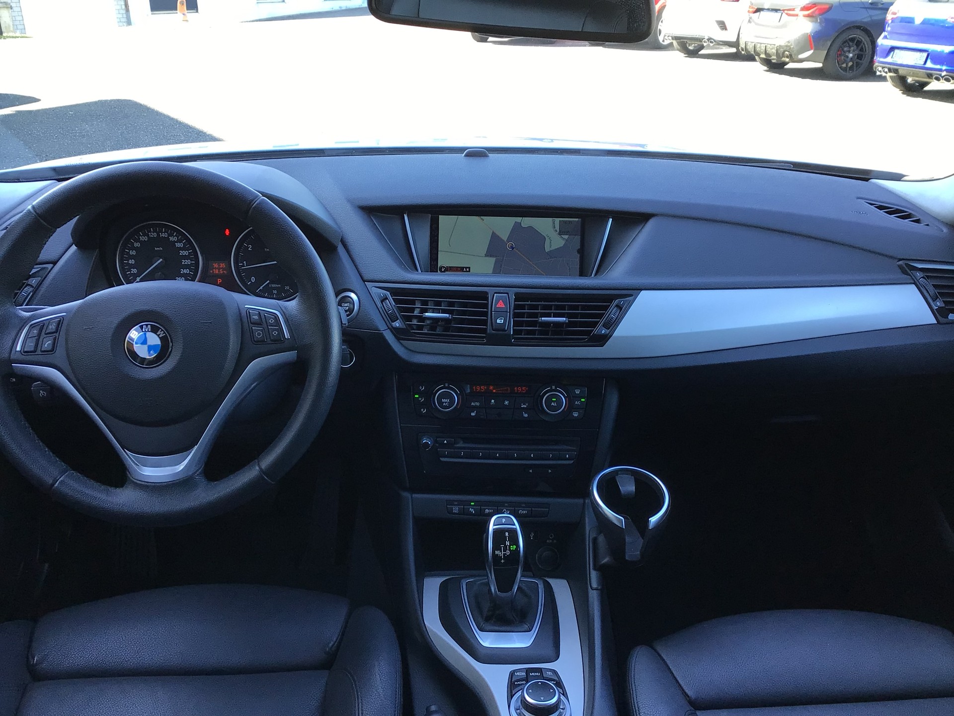 BMW X1 xDrive 20i Steptronic-image-8