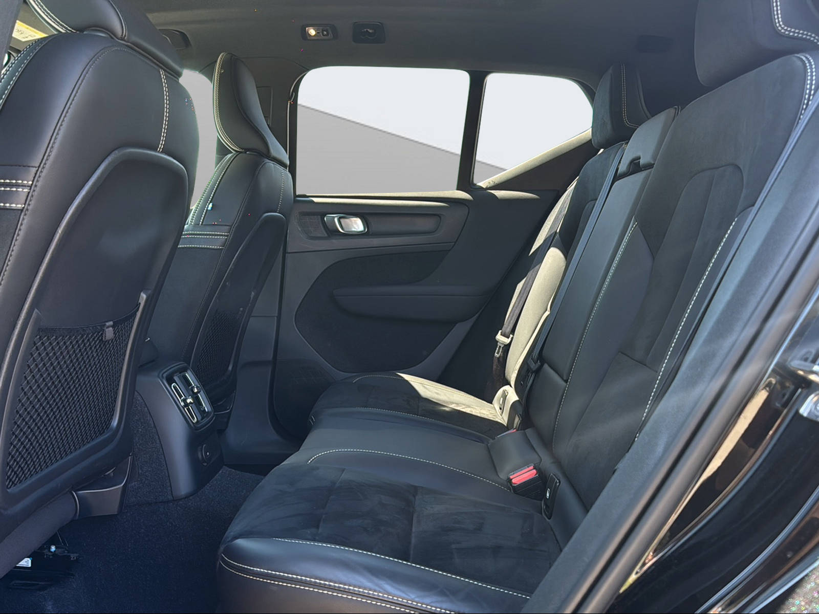 VOLVO XC40 1.5 T5 PiH R-Design-image-13