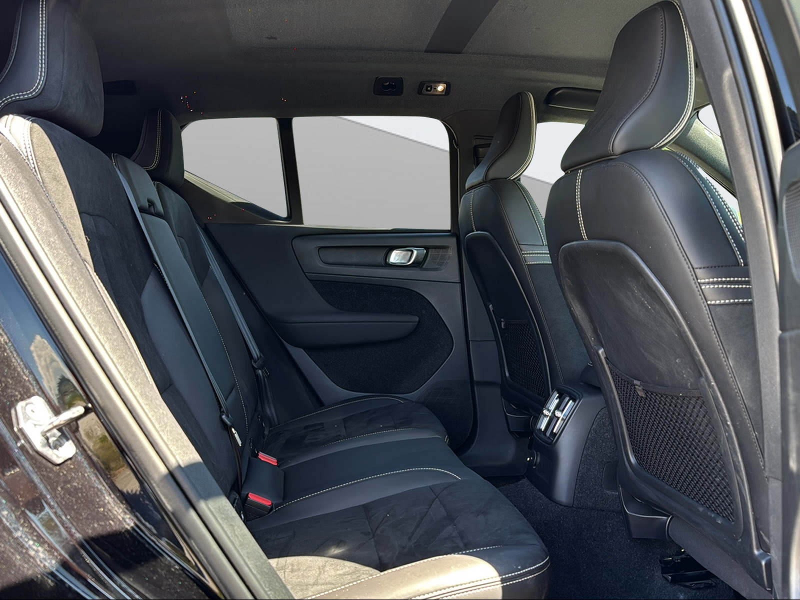 VOLVO XC40 1.5 T5 PiH R-Design-image-10
