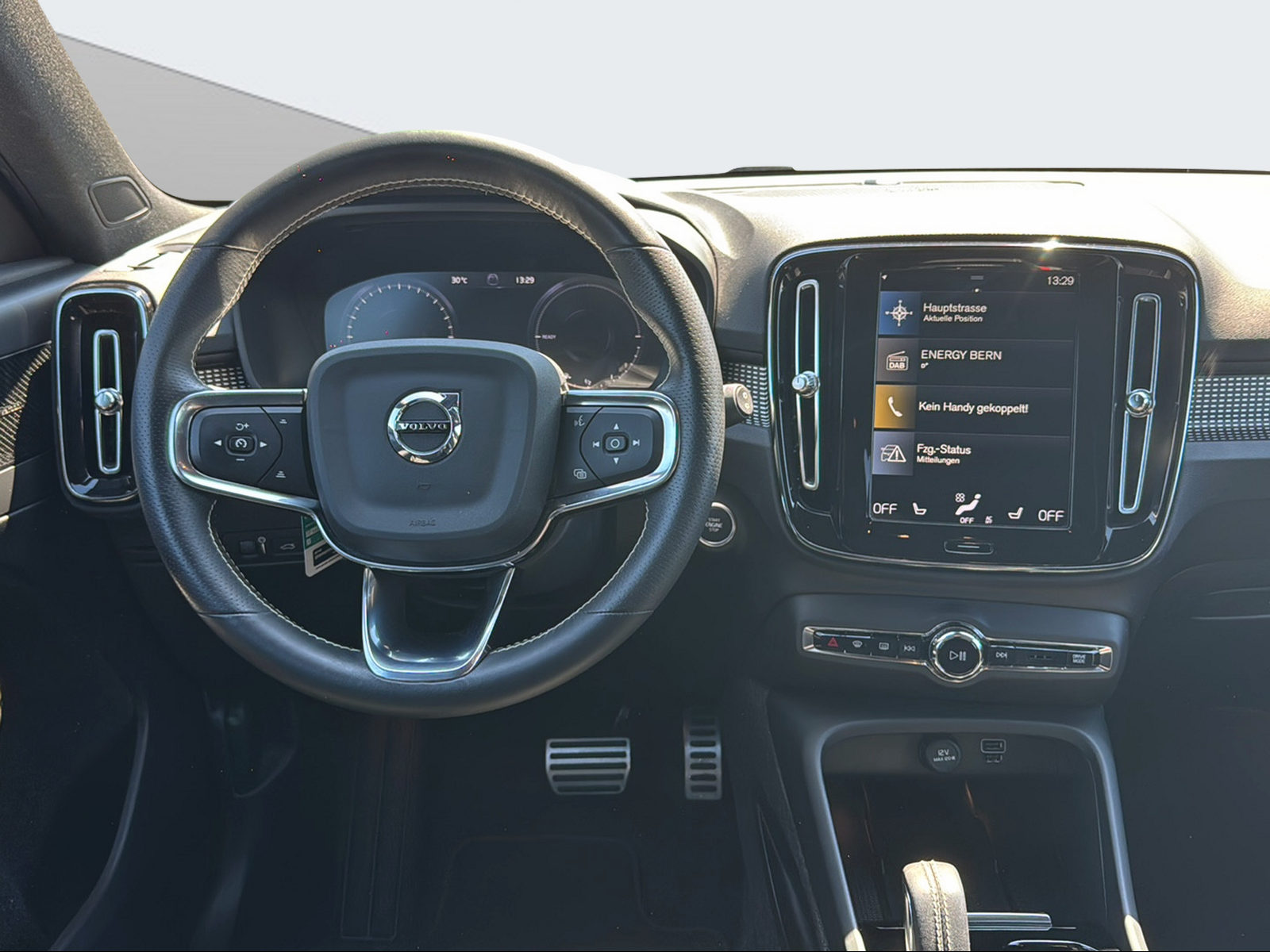 VOLVO XC40 1.5 T5 PiH R-Design-image-12
