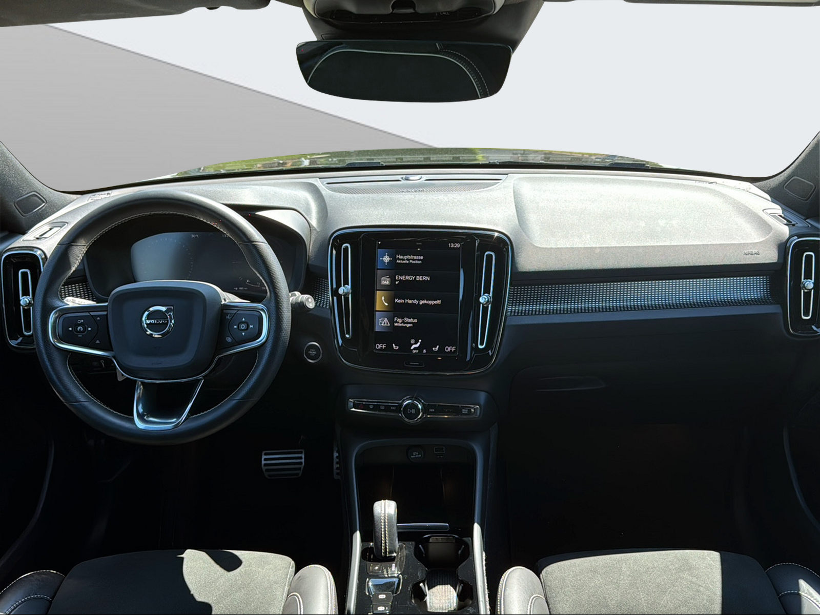 VOLVO XC40 1.5 T5 PiH R-Design-image-11