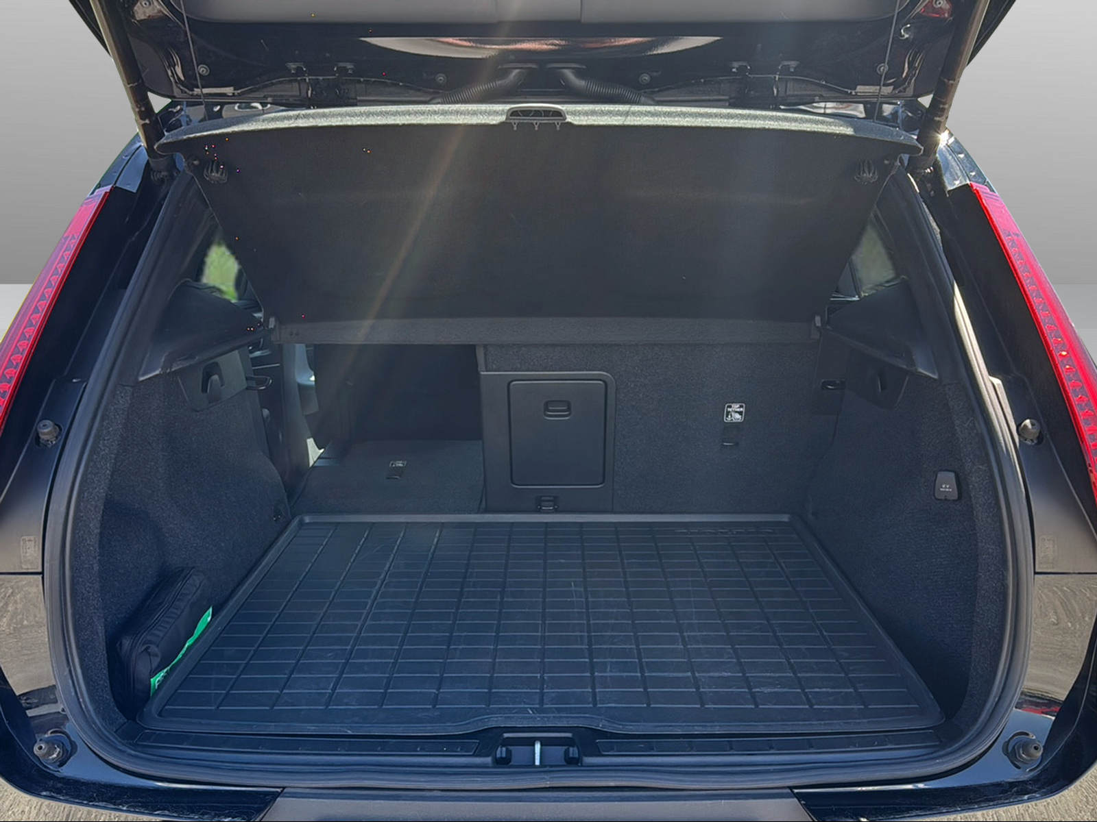 VOLVO XC40 1.5 T5 PiH R-Design-image-15