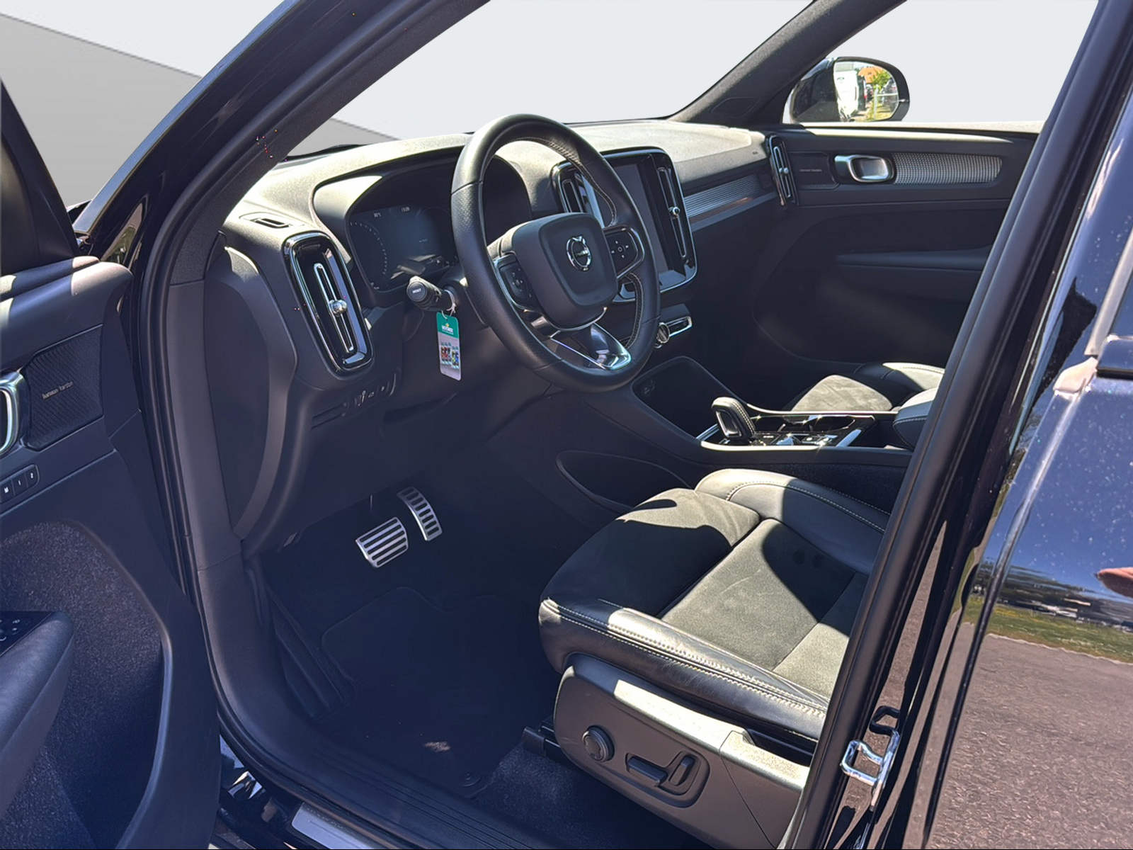VOLVO XC40 1.5 T5 PiH R-Design-image-9