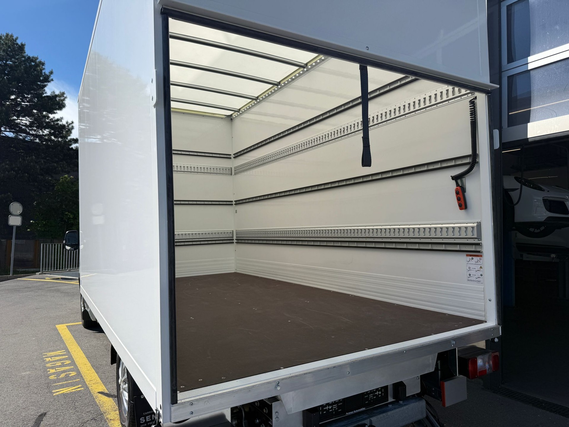 MAXUS Deliver 9 2.0D L4 RWD Luxury-image-19