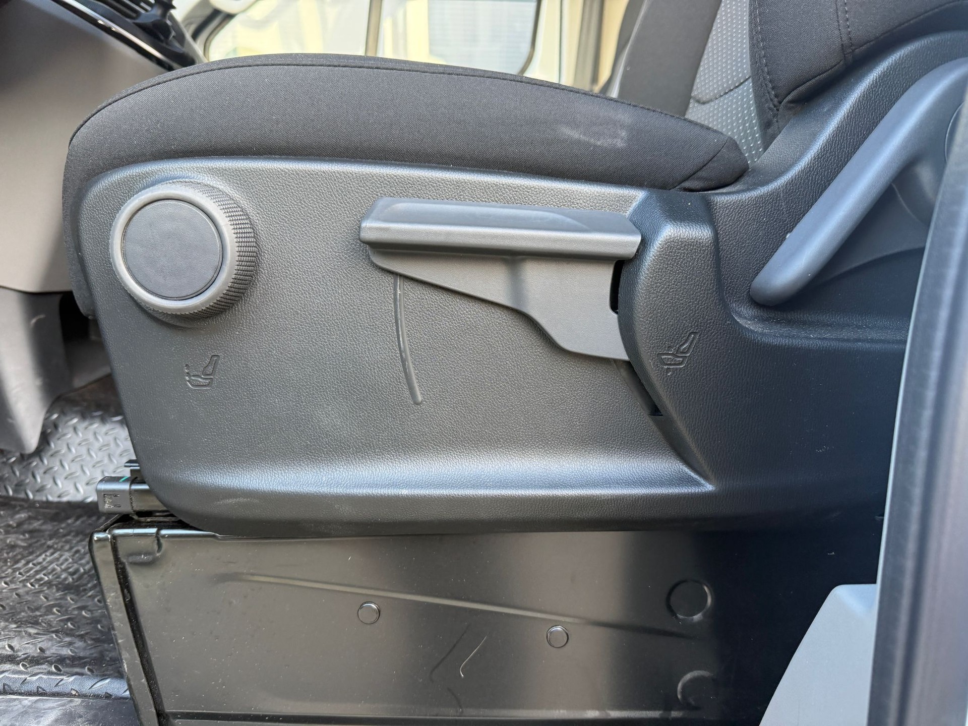 MAXUS Deliver 9 2.0D L4 RWD Luxury-image-5