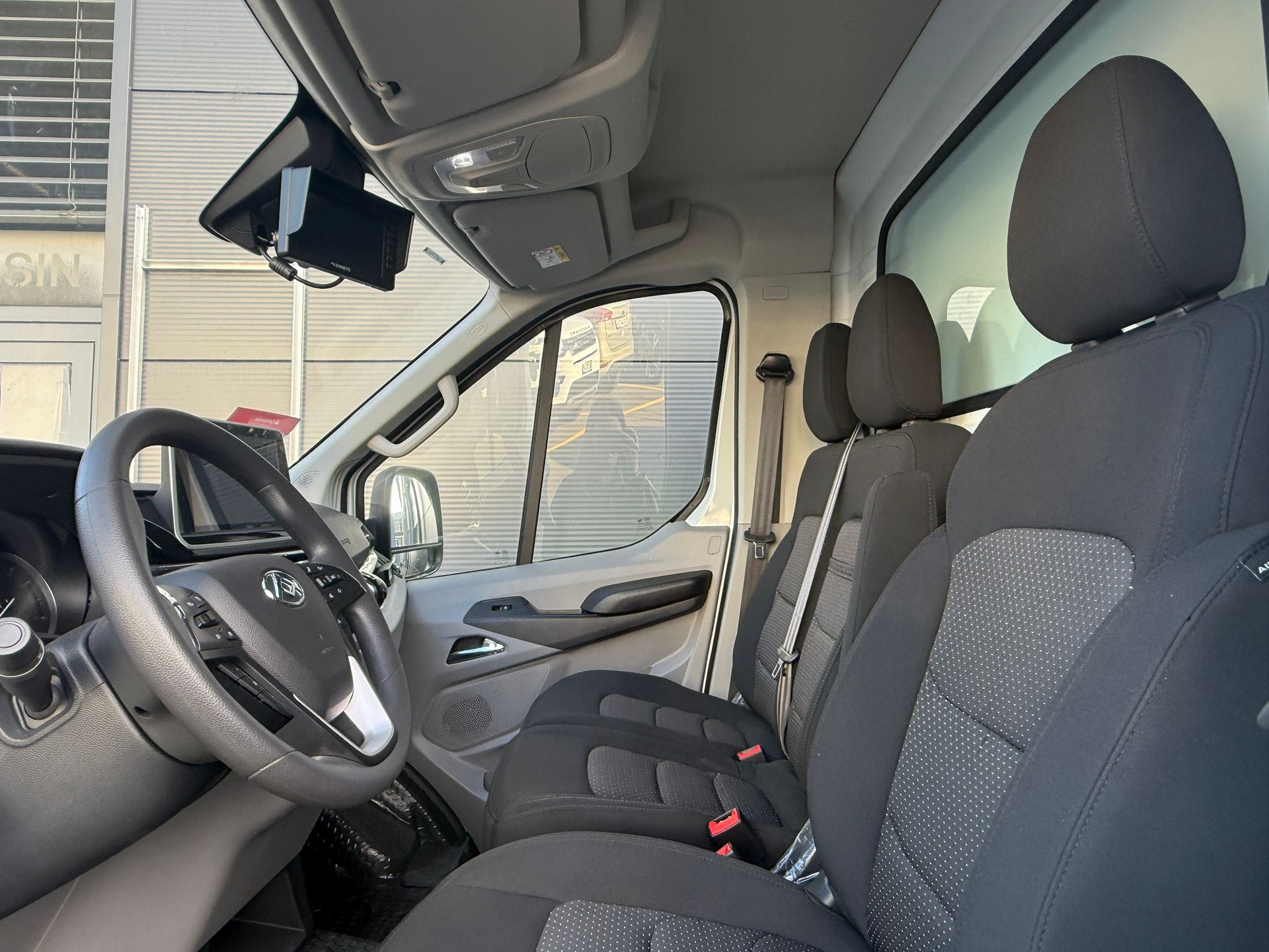 MAXUS Deliver 9 2.0D L4 RWD Luxury-image-4