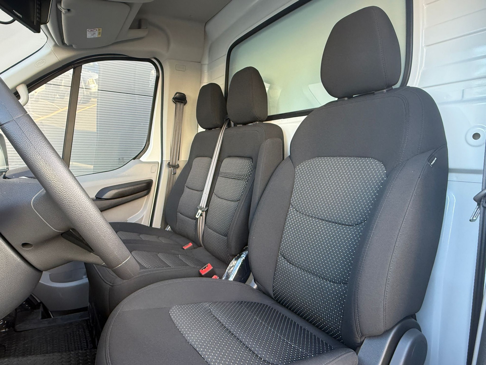 MAXUS Deliver 9 2.0D L4 RWD Luxury-showroom-element-3