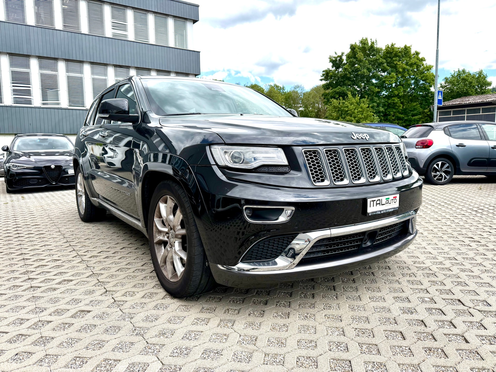 JEEP Grand Cherokee 3.0 CRD Summit Automatic-showroom-element-1