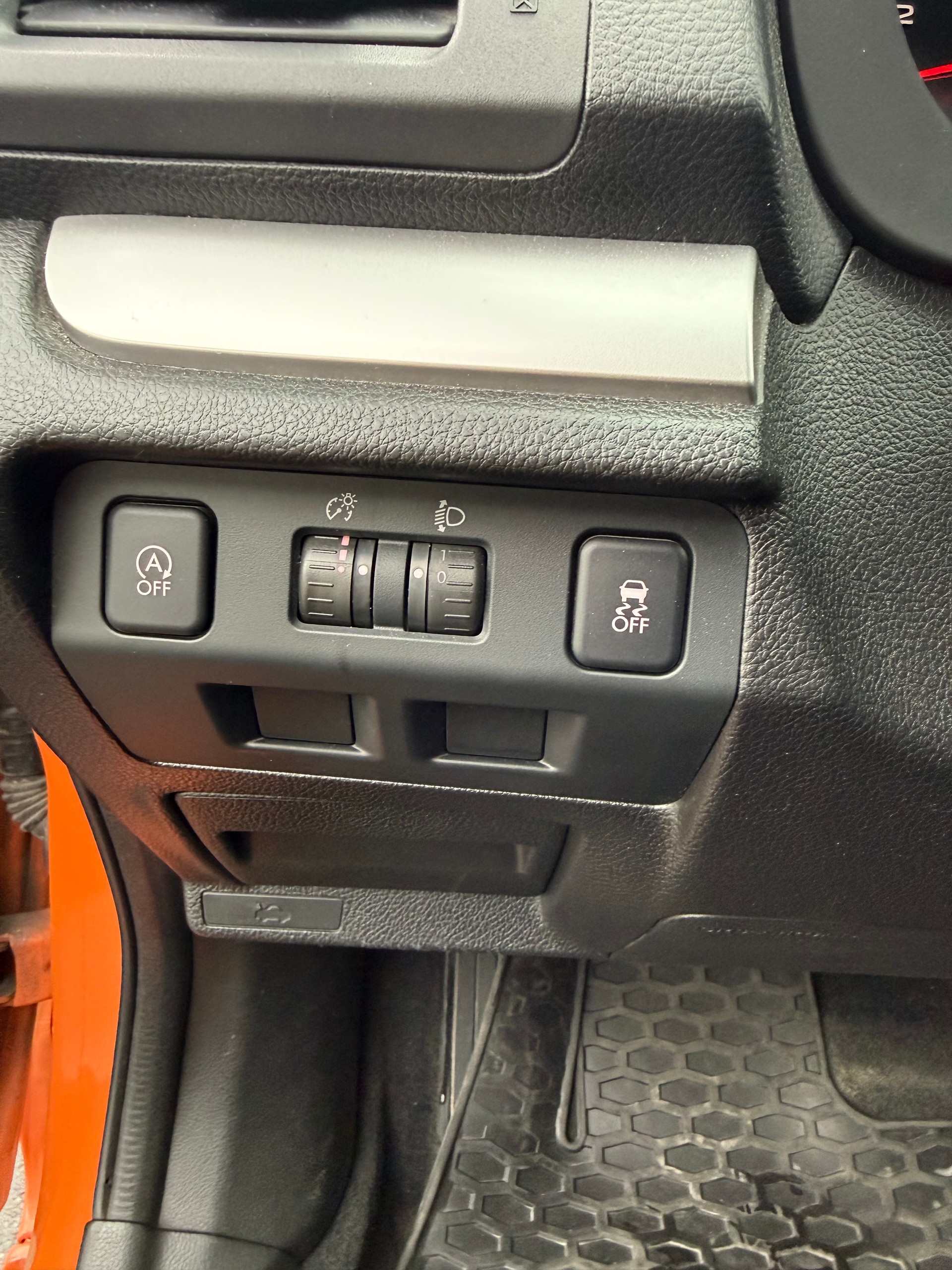SUBARU XV 2.0 Swiss Three AWD CVT-image-11