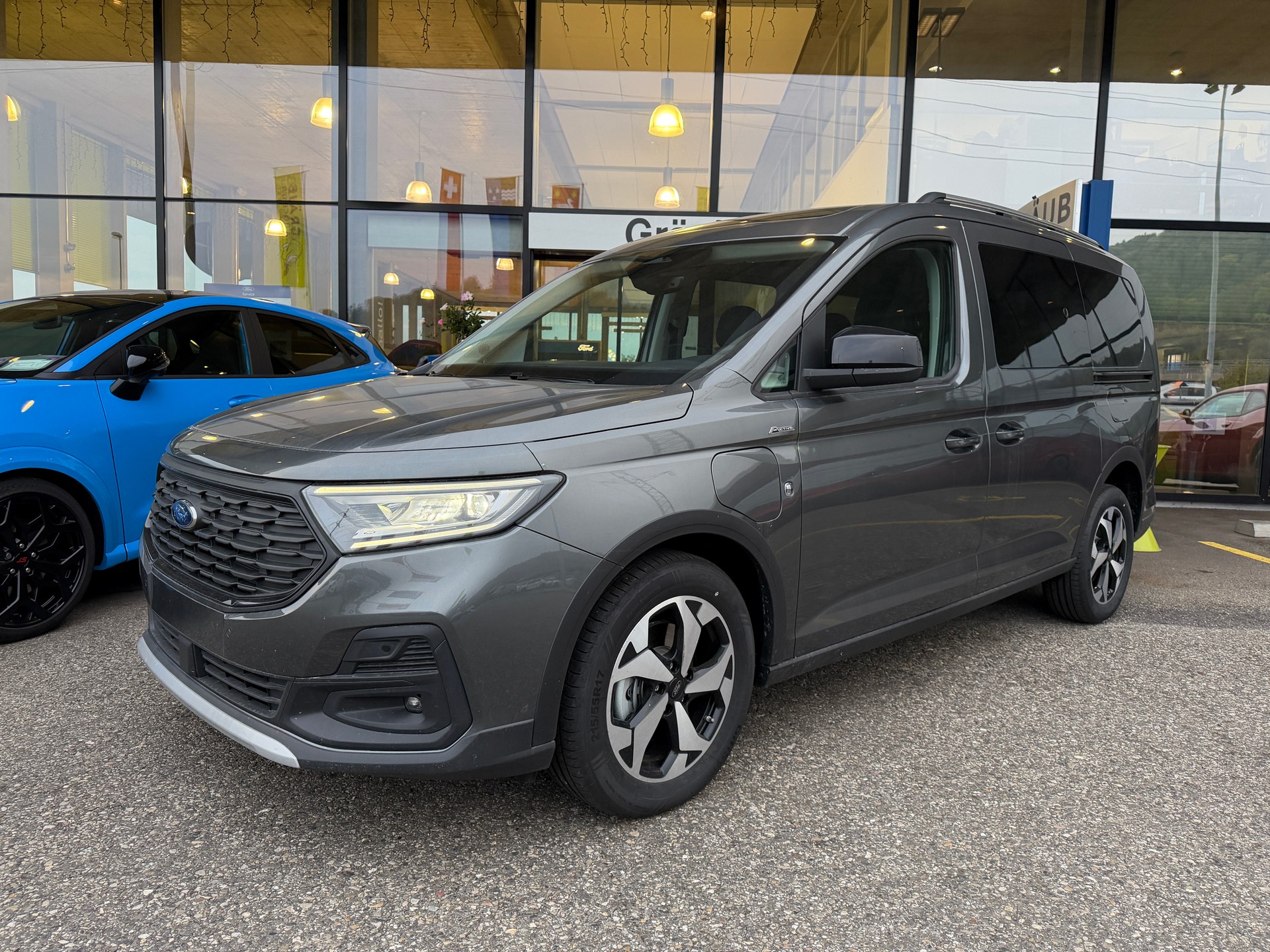 FORD Grand Tourneo Connect 1.5 PHEV Active Automat MIT HECKEINSTIEG-image-0