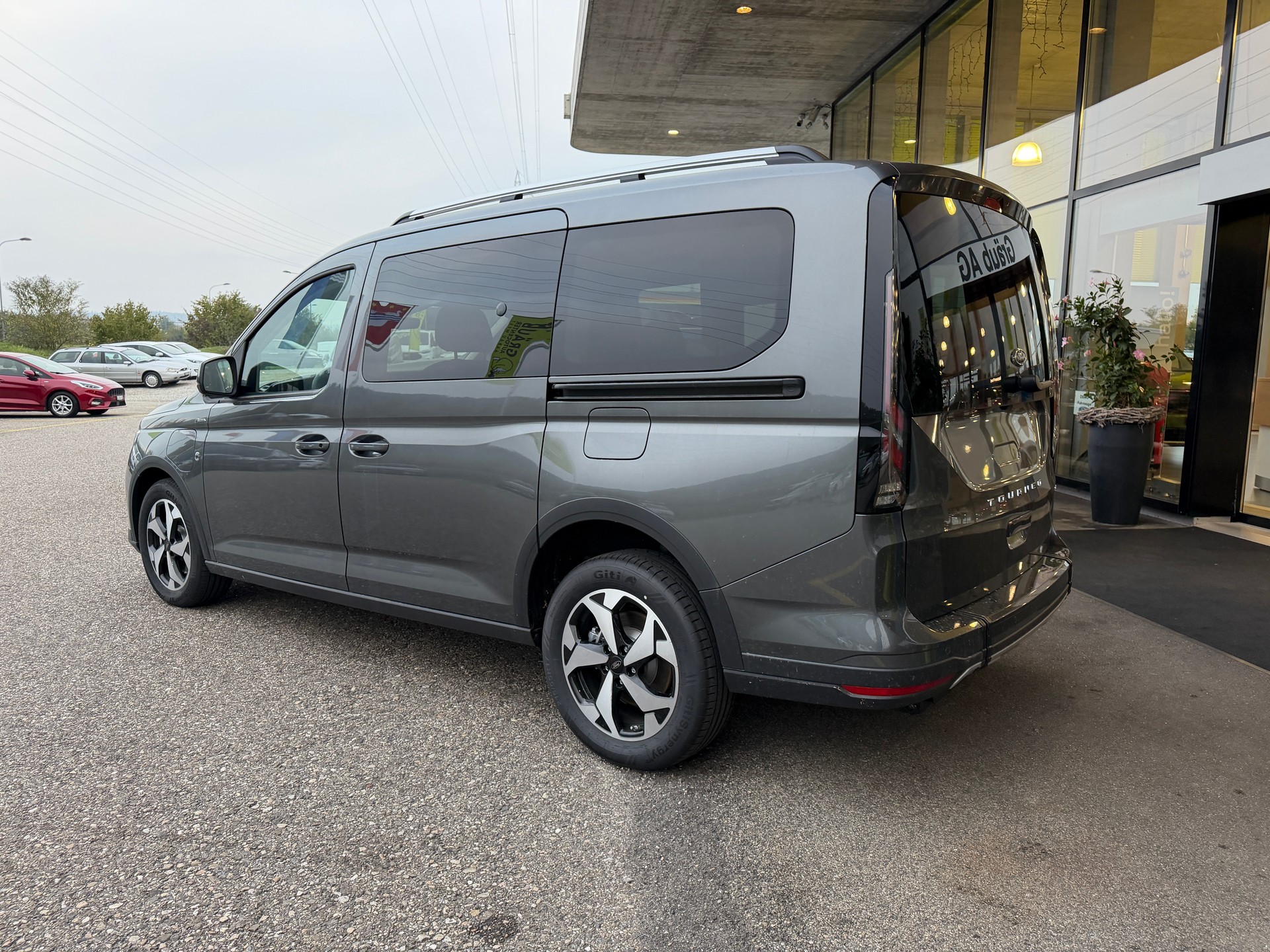 FORD Grand Tourneo Connect 1.5 PHEV Active Automat MIT HECKEINSTIEG-image-5