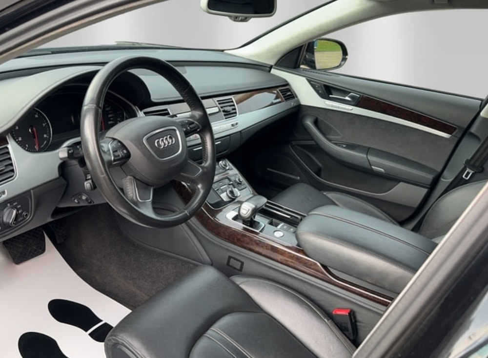 AUDI 4.2 V8 FSI quattro T-Tronic-image-4