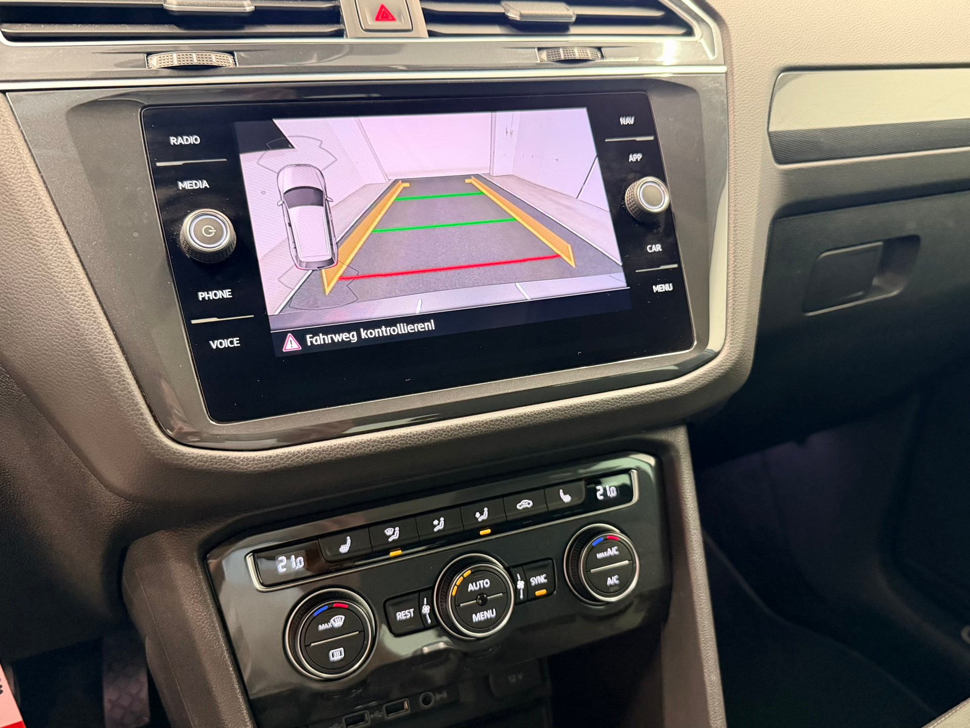 VW Tiguan 2.0 TDI Highline 4x4 190PS-image-23