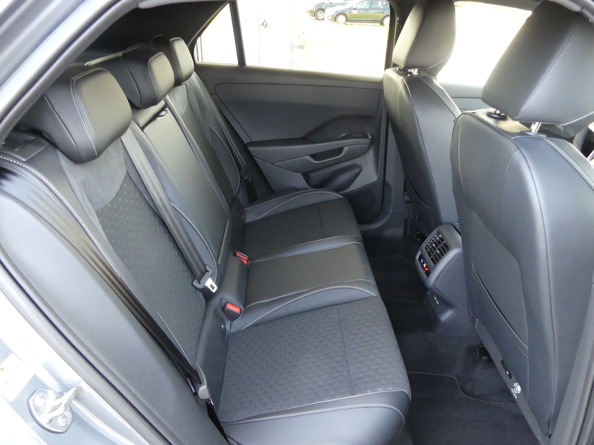 VW T-Roc 1.5 R-Line DSG-image-15
