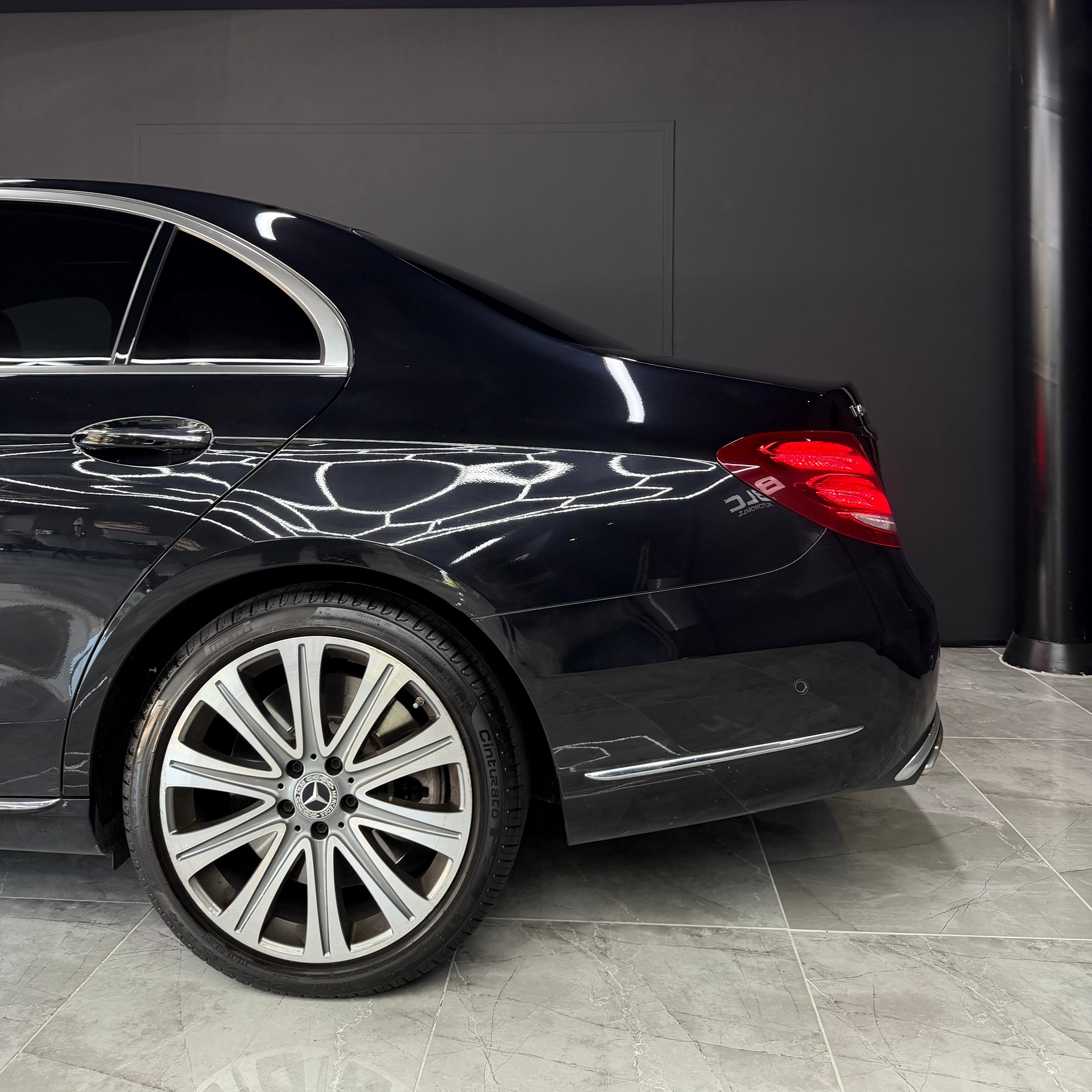 MERCEDES-BENZ E 400 Exclusive 4Matic 9G-Tronic-image-5