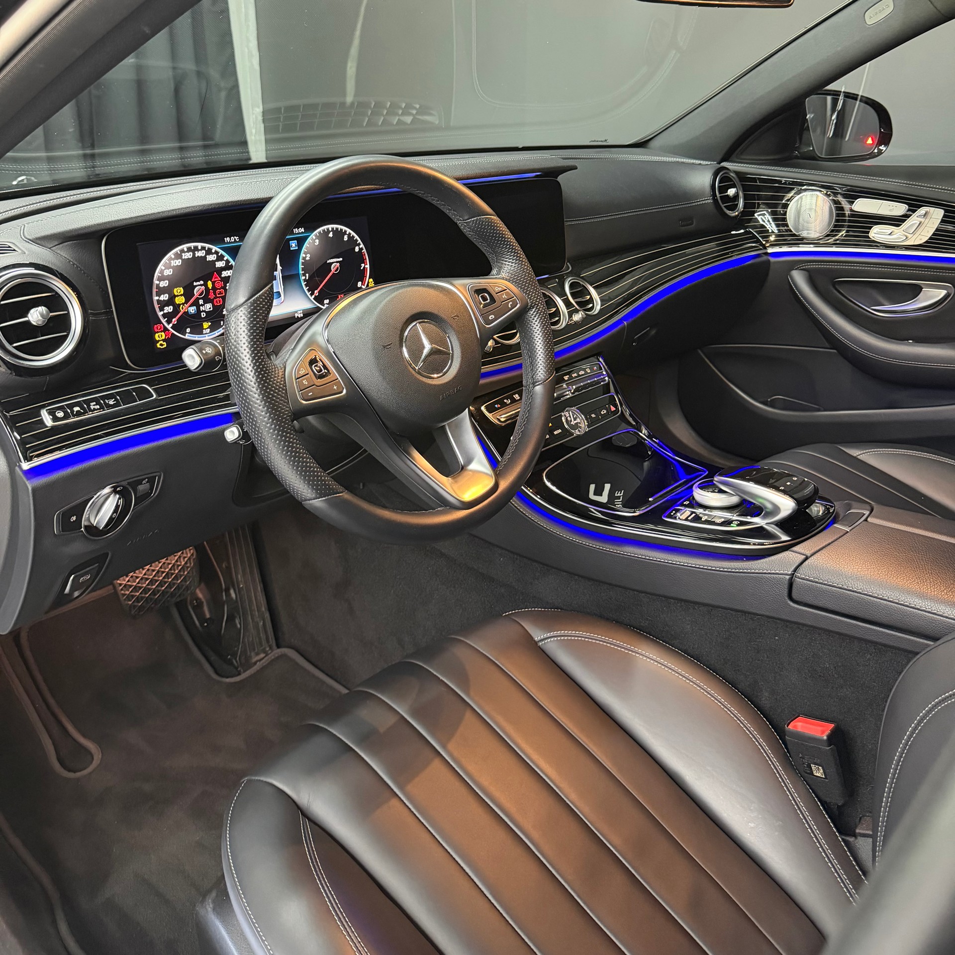 MERCEDES-BENZ E 400 Exclusive 4Matic 9G-Tronic-image-9