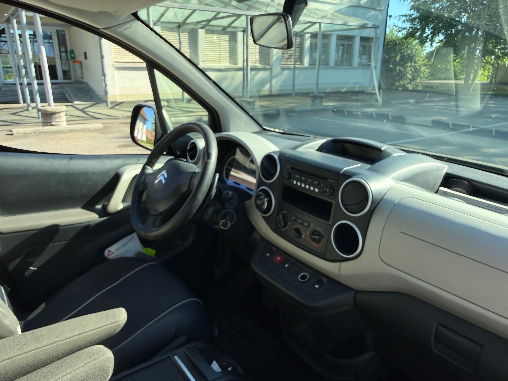 CITROEN 1.6i e-HDi Seduction EGS-image-2