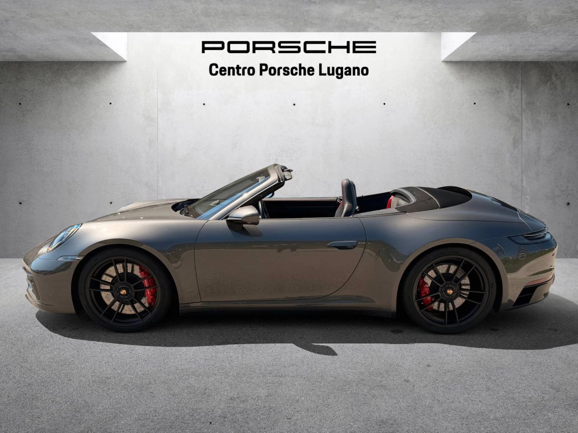PORSCHE 911 Carrera 4 GTS Cabriolet (MY23)-showroom-element-1