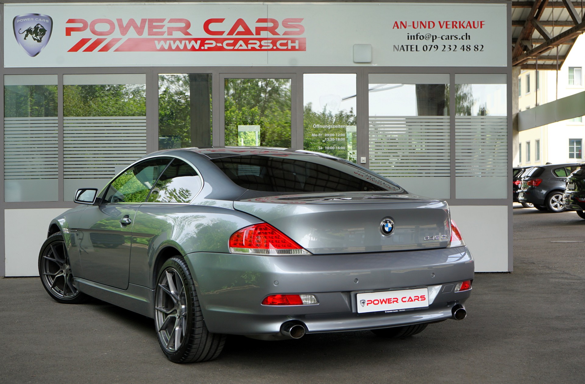BMW 645i-showroom-element-1