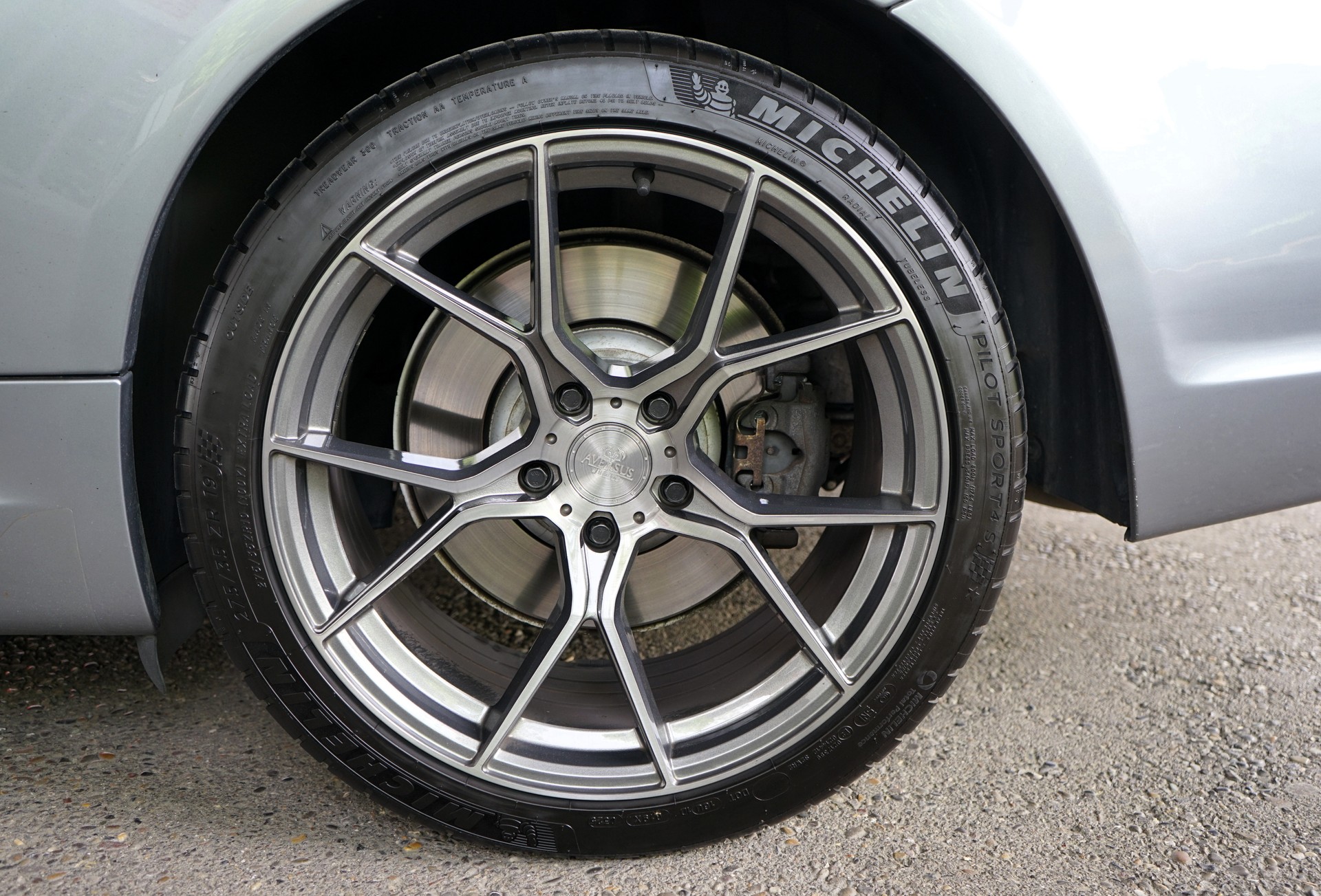 BMW 645i-image-13