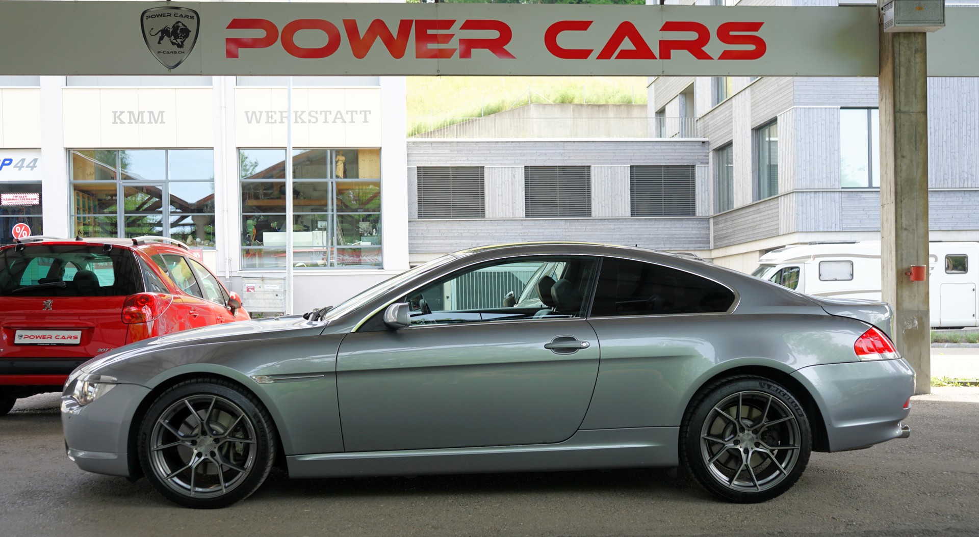 BMW 645i-showroom-element-2