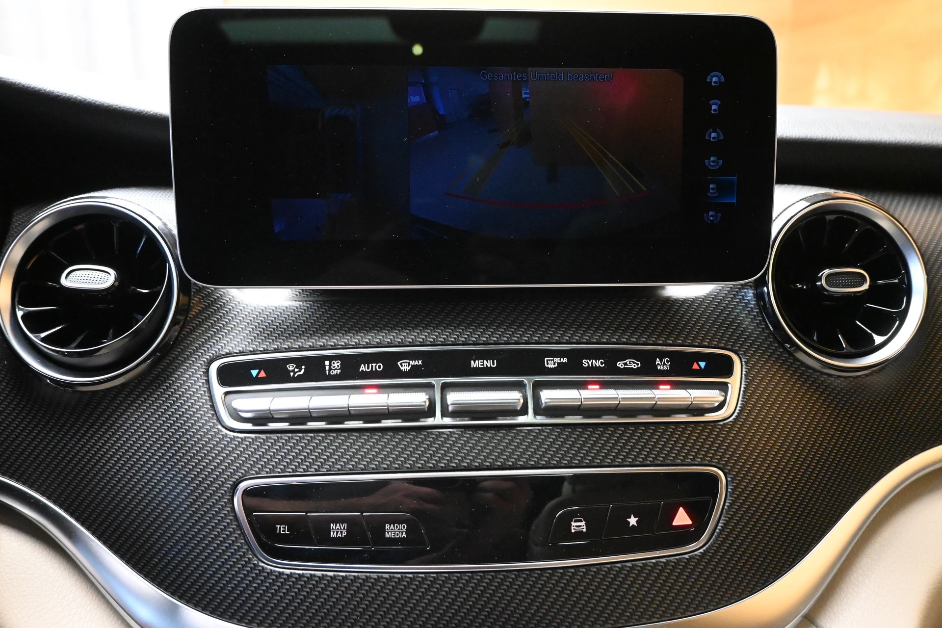 MERCEDES-BENZ V 300 d lang AMG-Line 4Matic 9G-Tronic-image-13