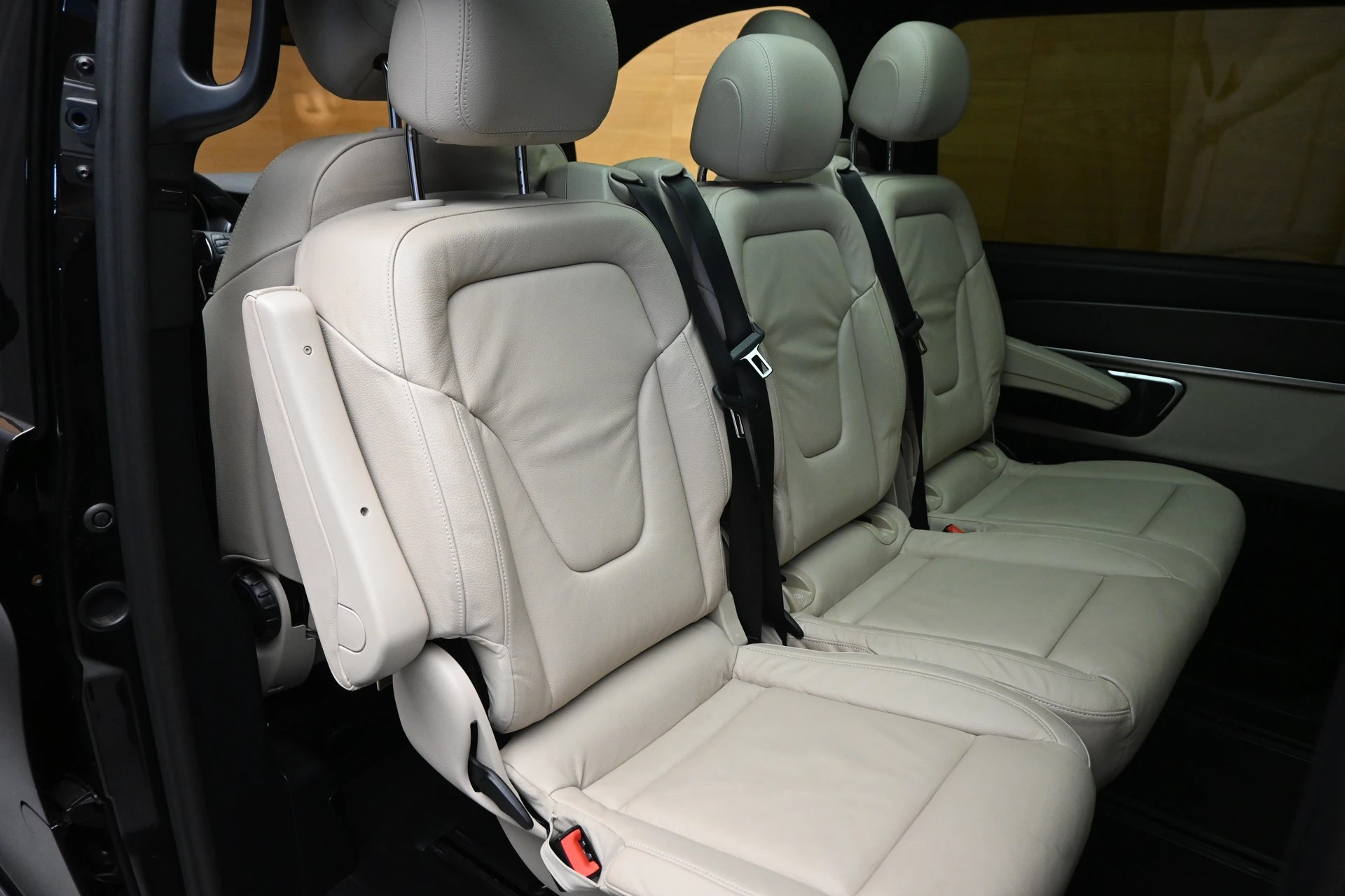 MERCEDES-BENZ V 300 d lang AMG-Line 4Matic 9G-Tronic-image-7